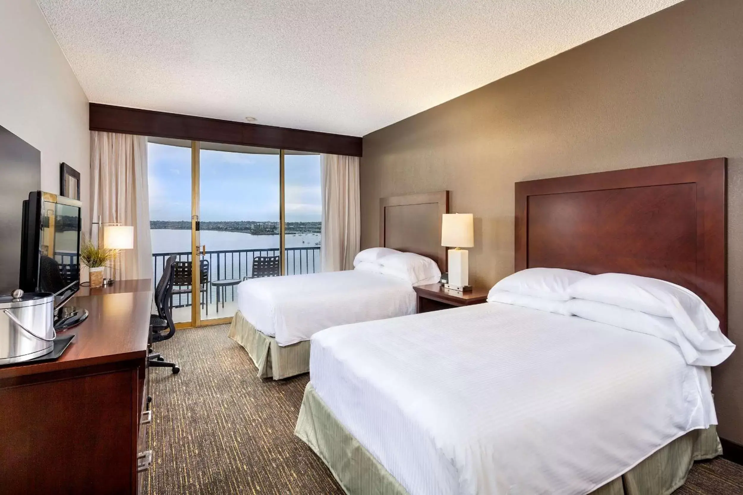Photo of the whole room in Wyndham San Diego Bayside