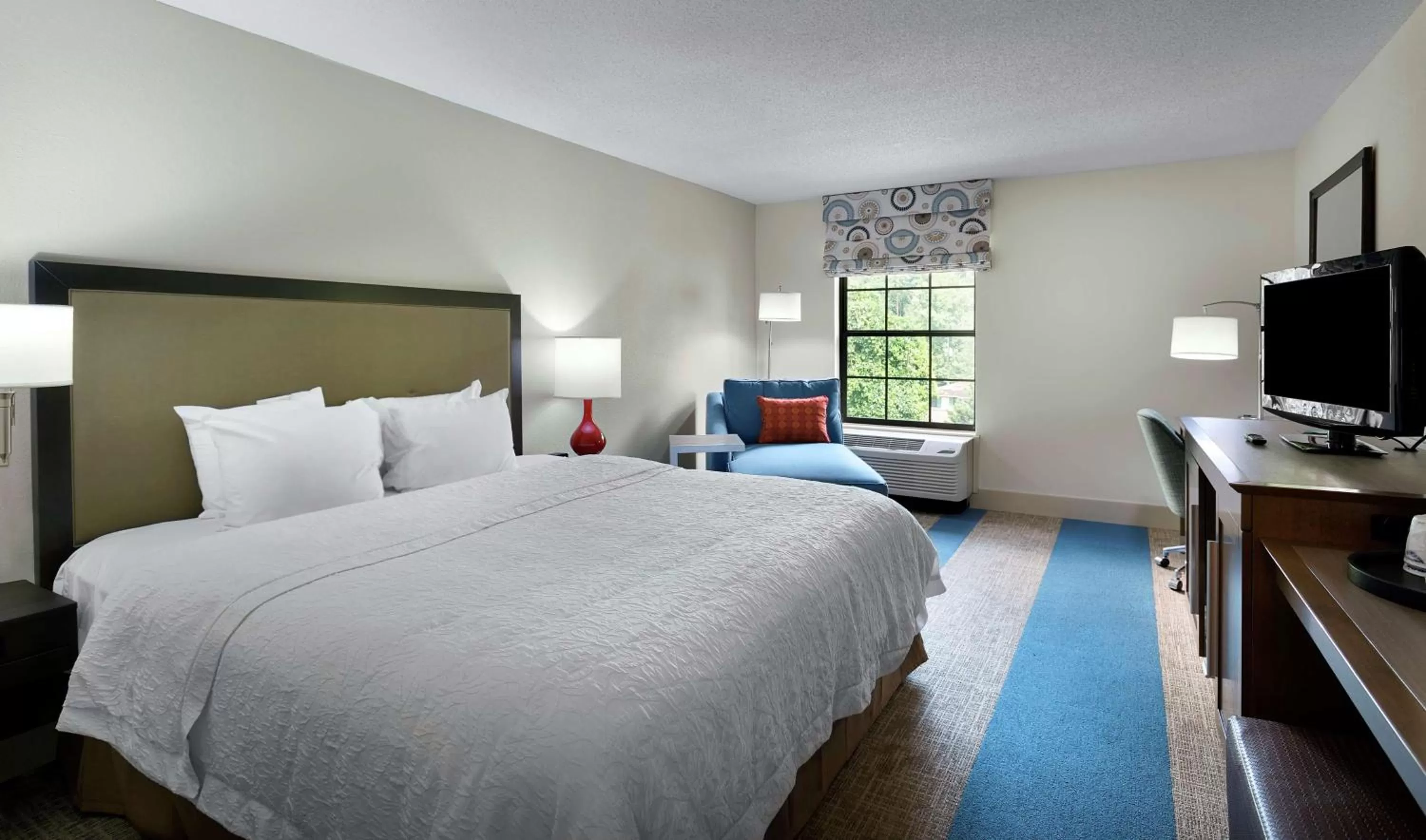 Bedroom, Bed in Hampton Inn Helen