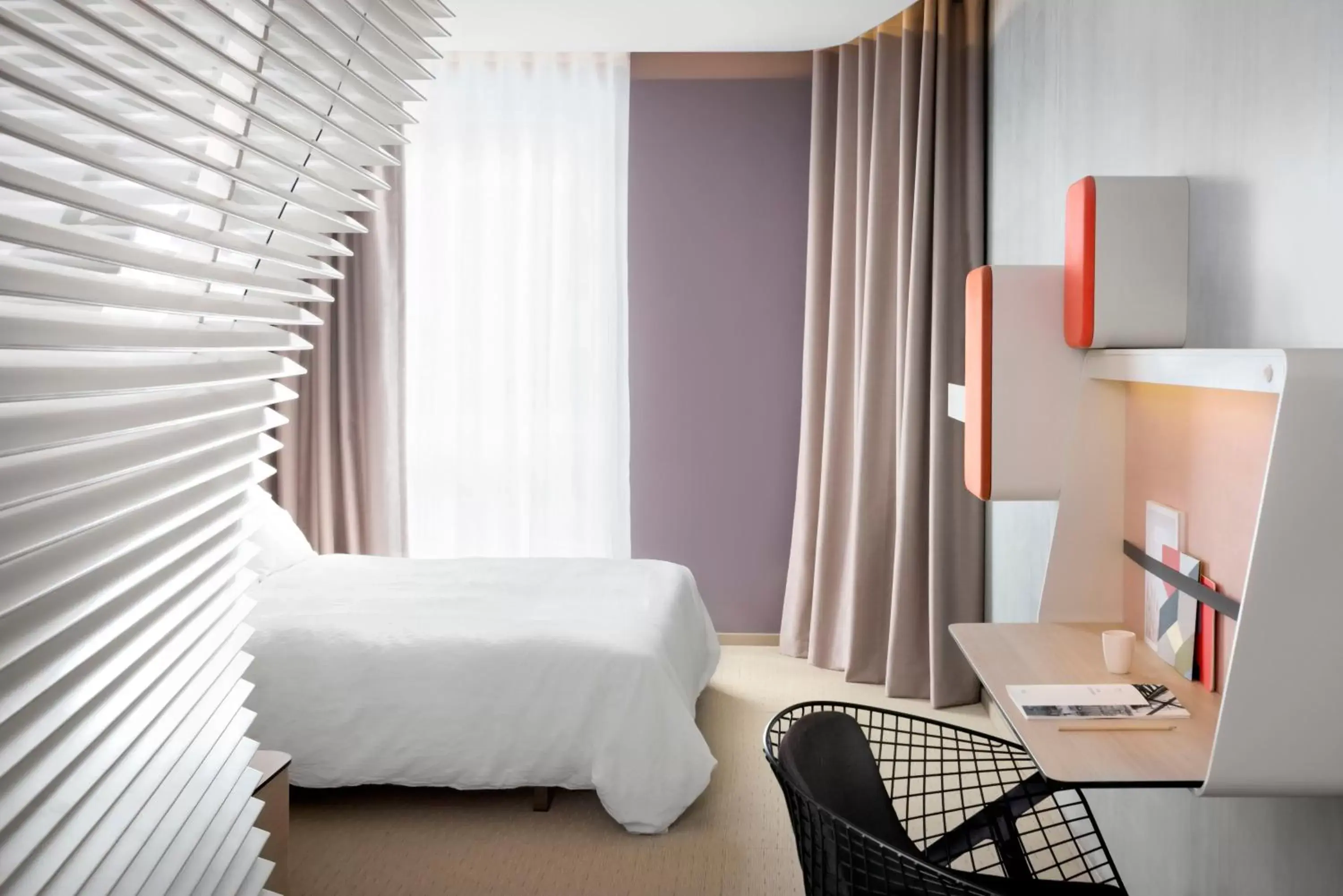 Photo of the whole room, Bed in Okko Hotels Grenoble Jardin Hoche