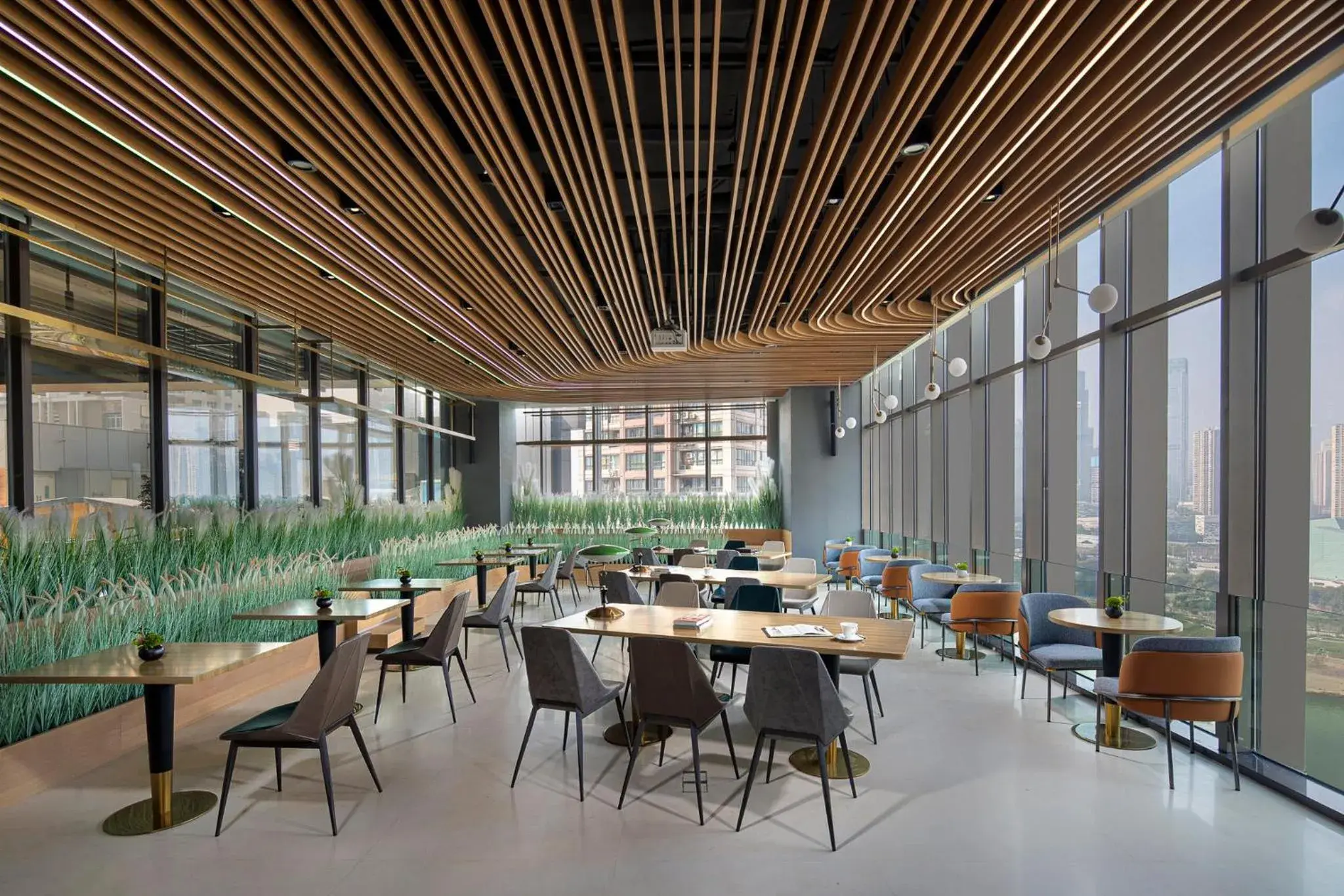 Meeting/conference room, Restaurant/Places to Eat in Voco Chongqing Chaotianmen