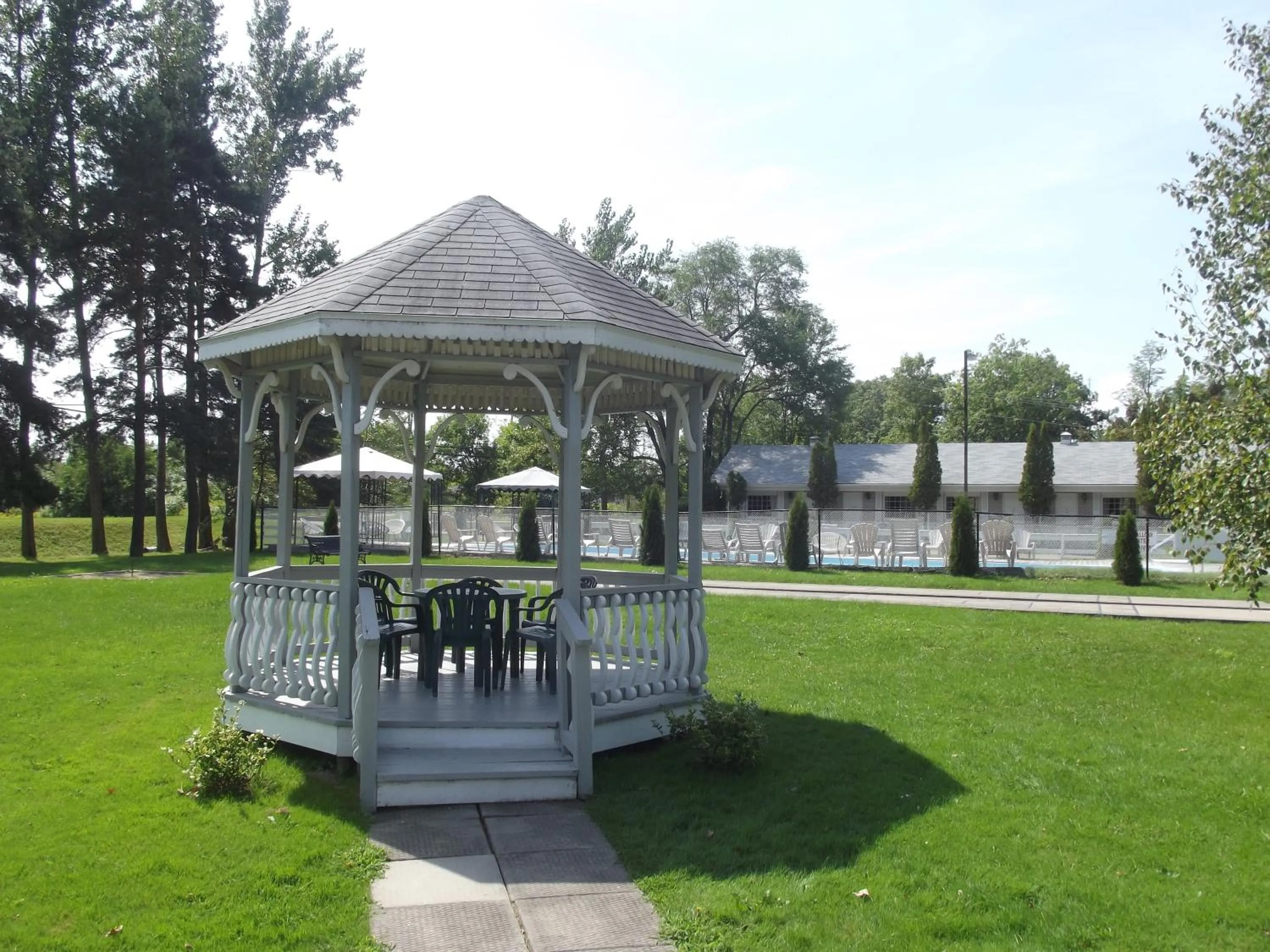 Facade/entrance in Colonial Resort-1000Islands