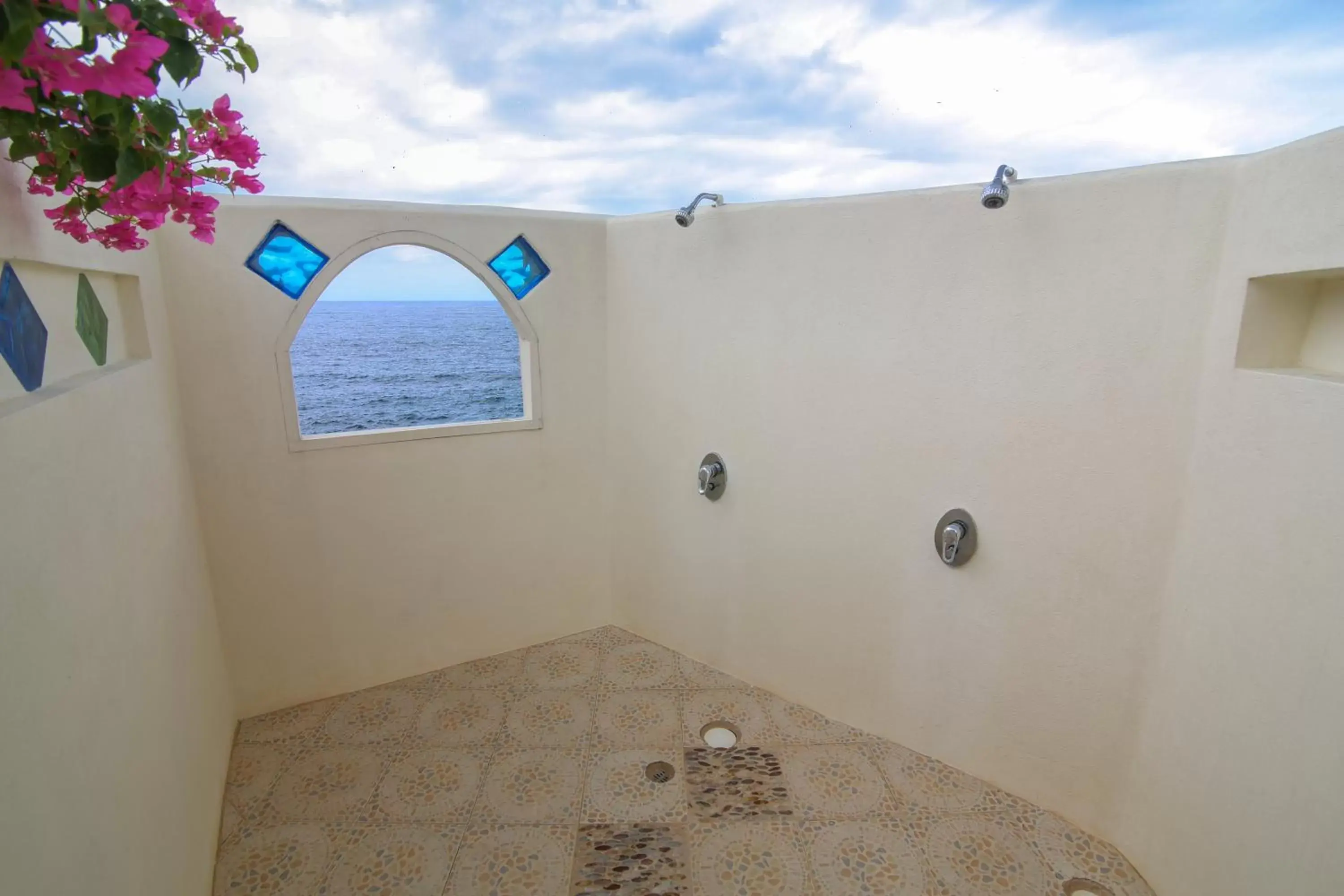 Sea view, Bathroom in Catcha Falling Star