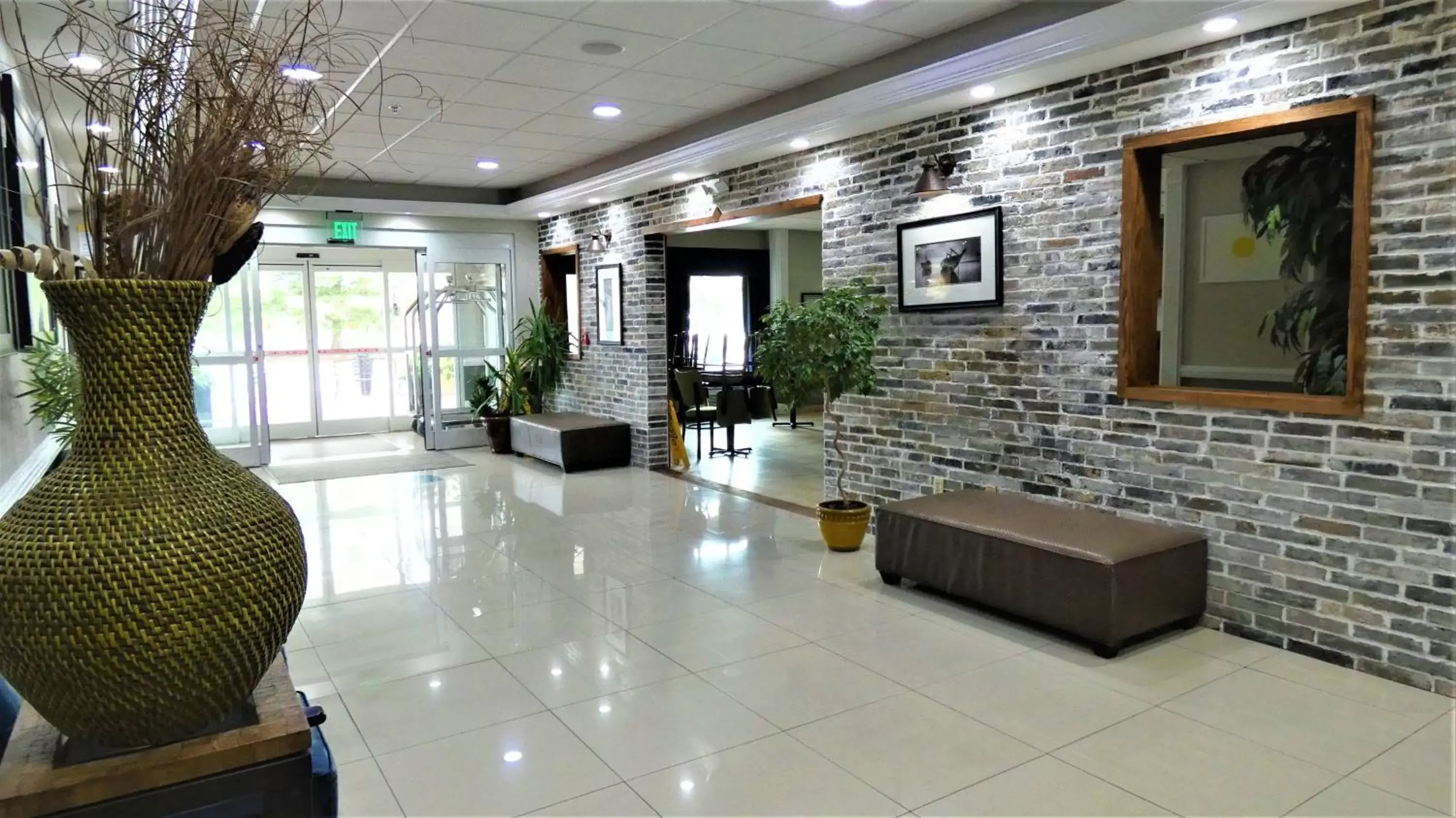 Lobby or reception, Lobby/Reception in Days Inn & Suites by Wyndham Savannah North I-95