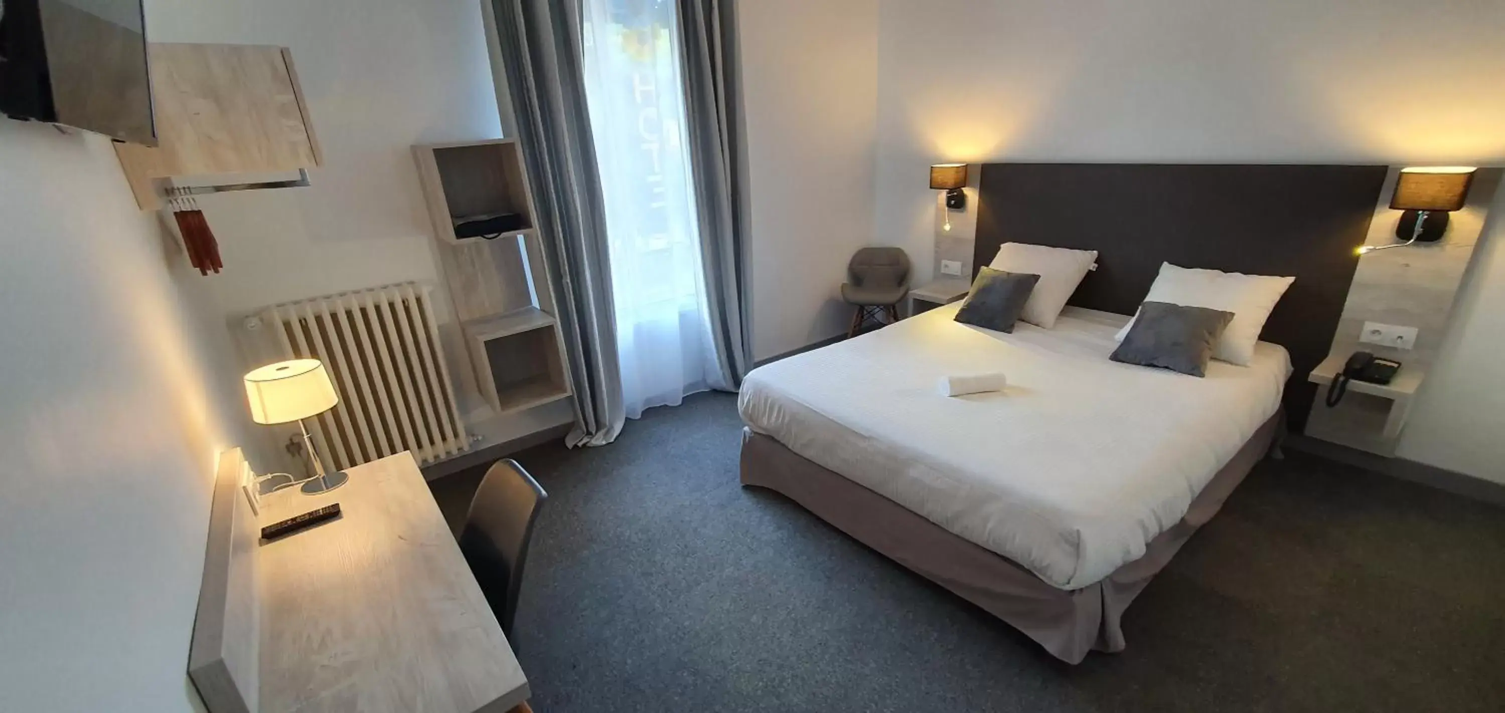 Photo of the whole room, Bed in Hôtel L'Alsace-Gare sncf