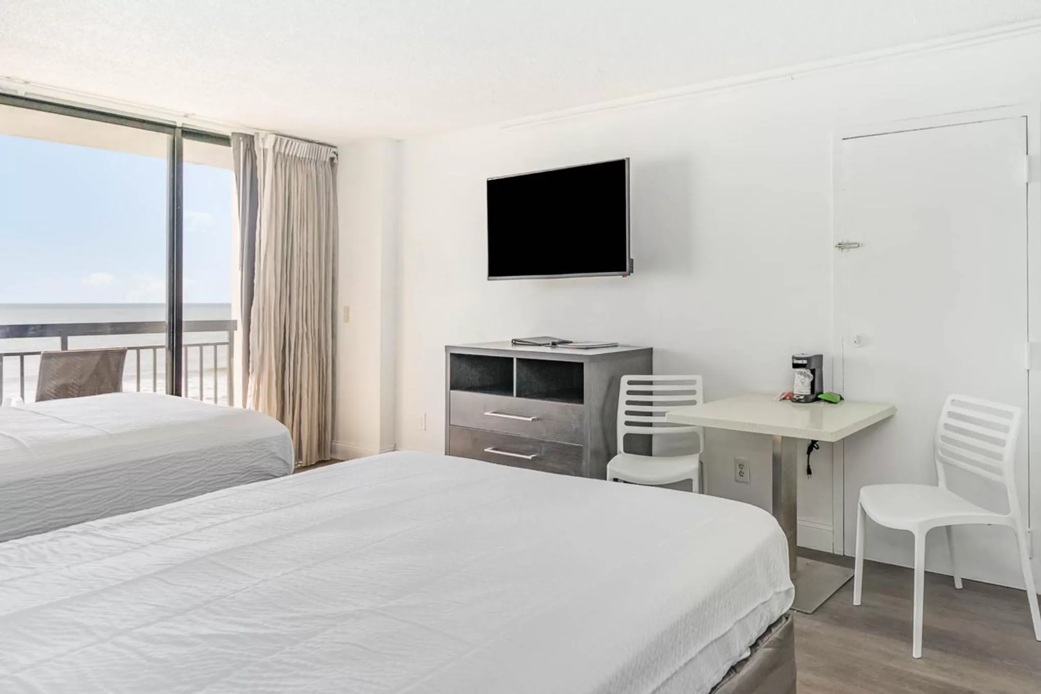 Bedroom in Sun N Sand Resort