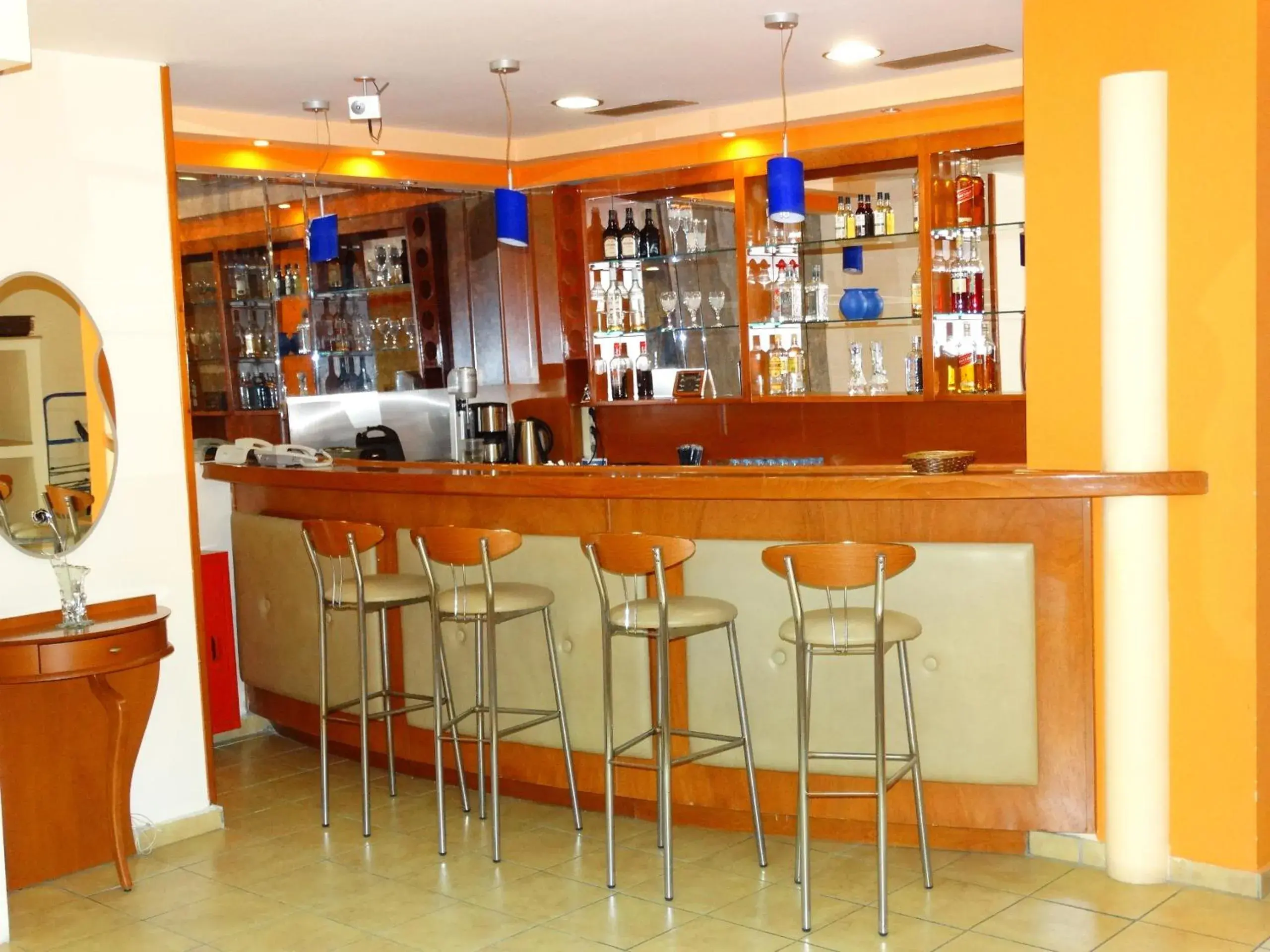 Drinks, Lounge/Bar in Faros II