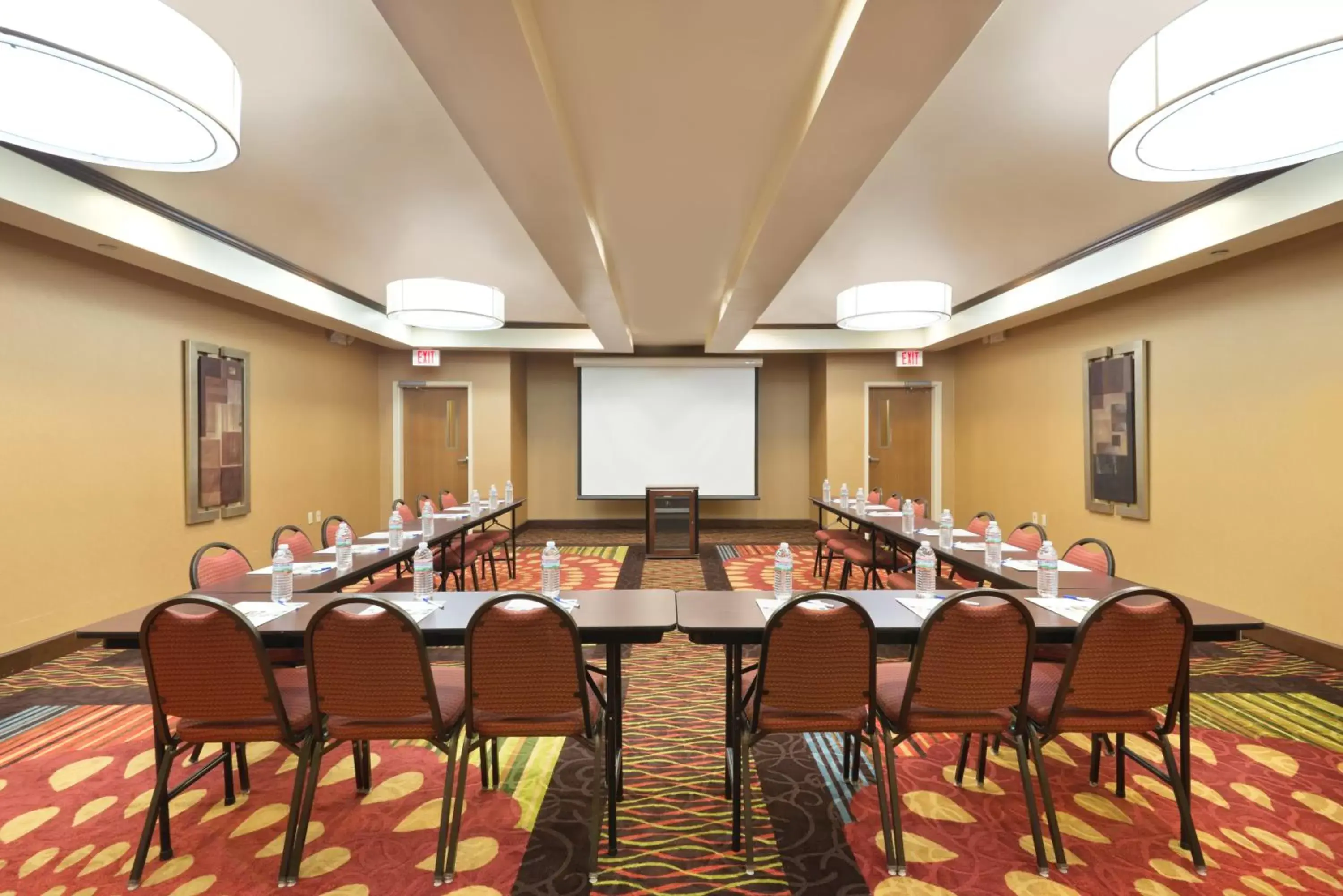 Meeting/conference room in Holiday Inn Express Suites Little Rock West, an IHG Hotel