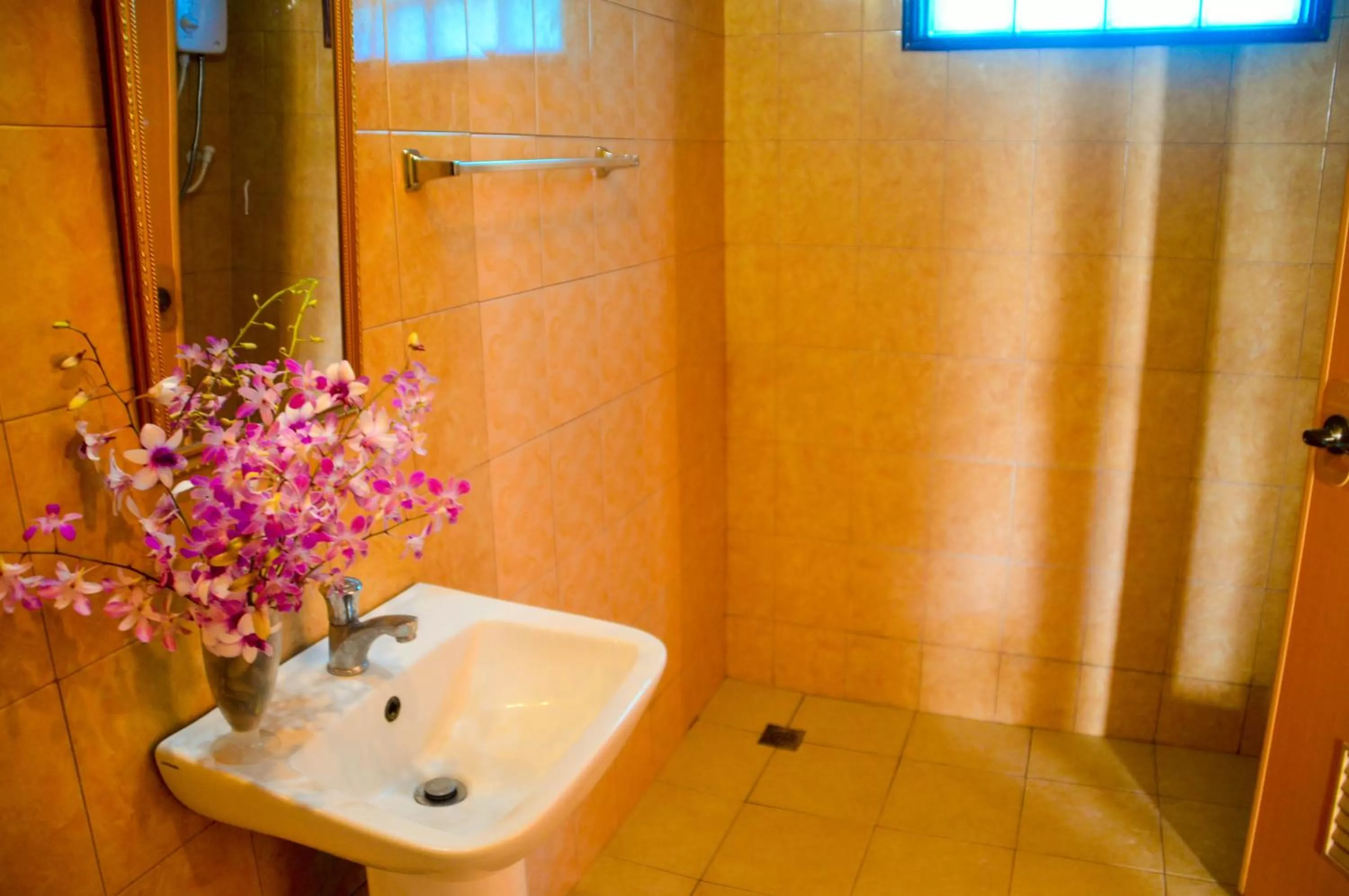 Camaya-an Paradise Beach Resort