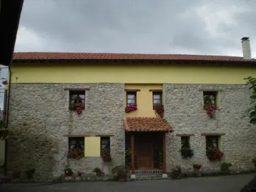 Property Building in Casa de Aldea Ruiloba