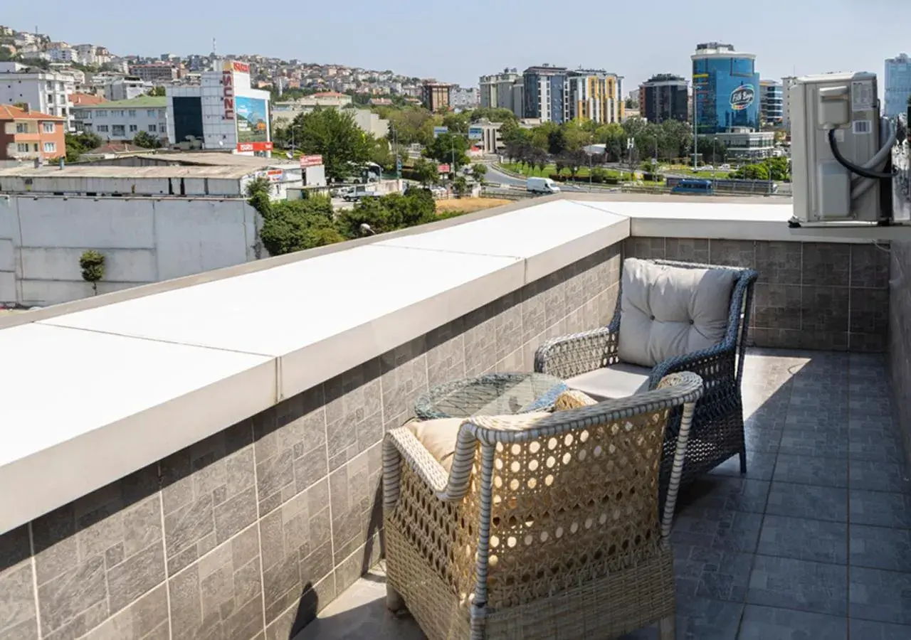 Balcony/Terrace in MONEZZA HOTEL MALTEPE