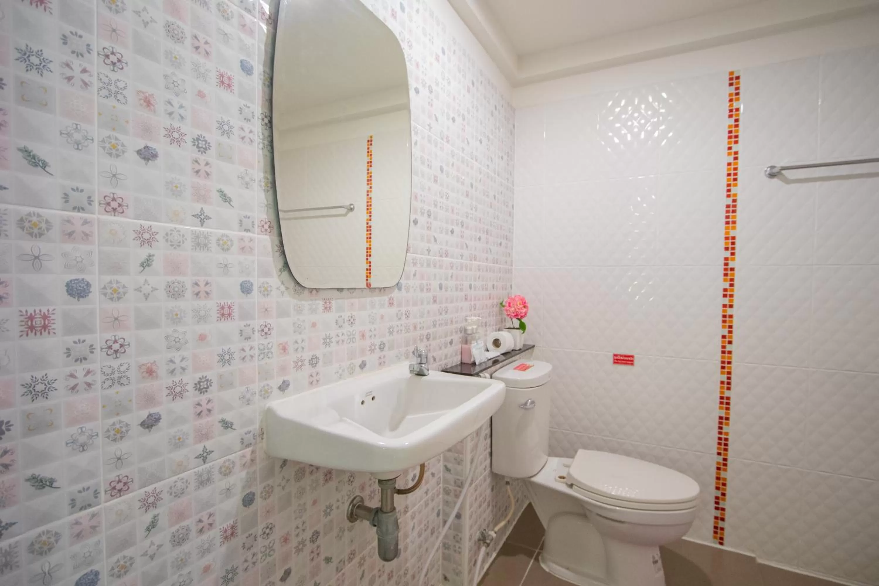 Shower in Anchalee Resort