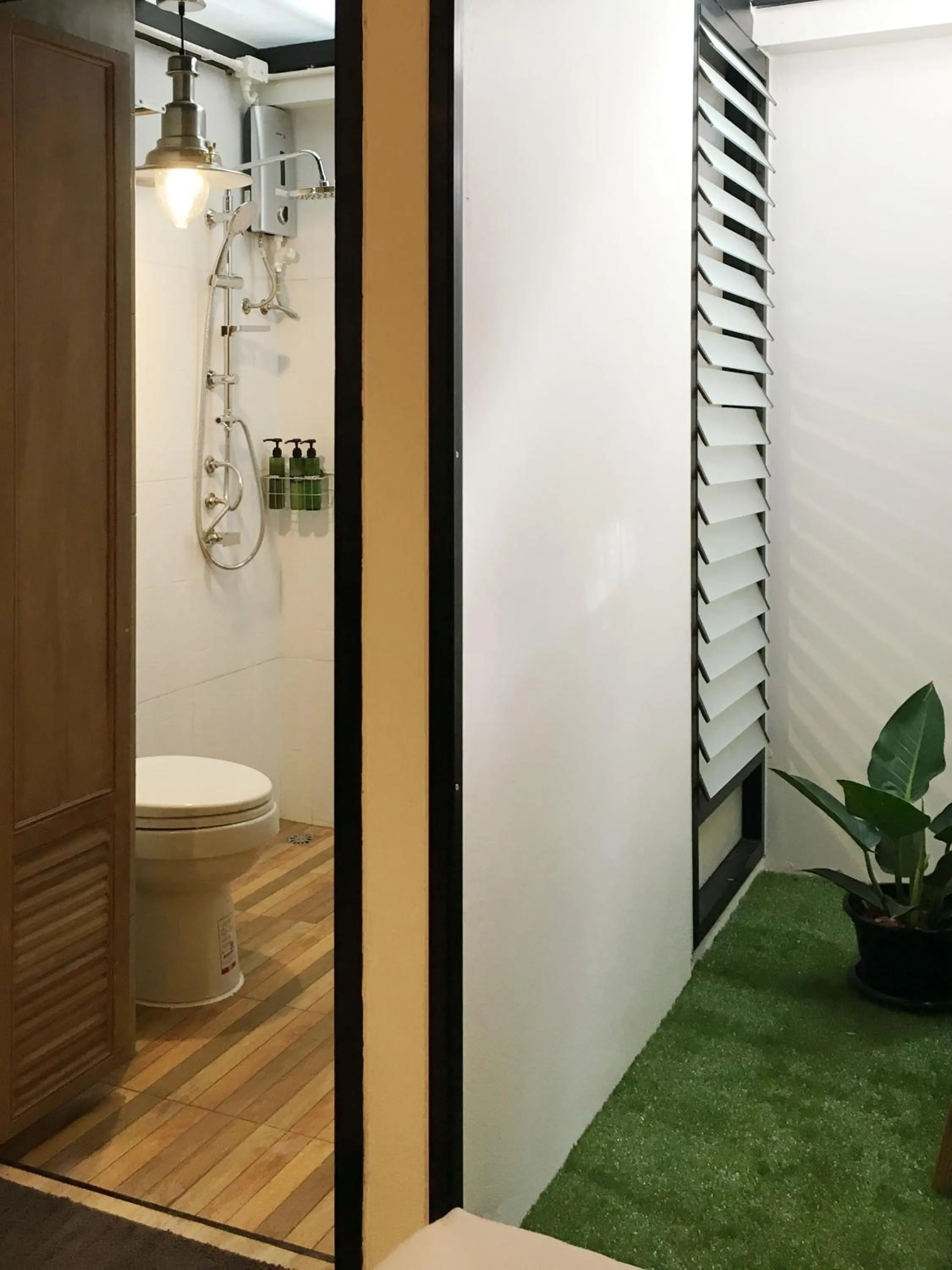 Bathroom in Monomer Hostel Bangkok
