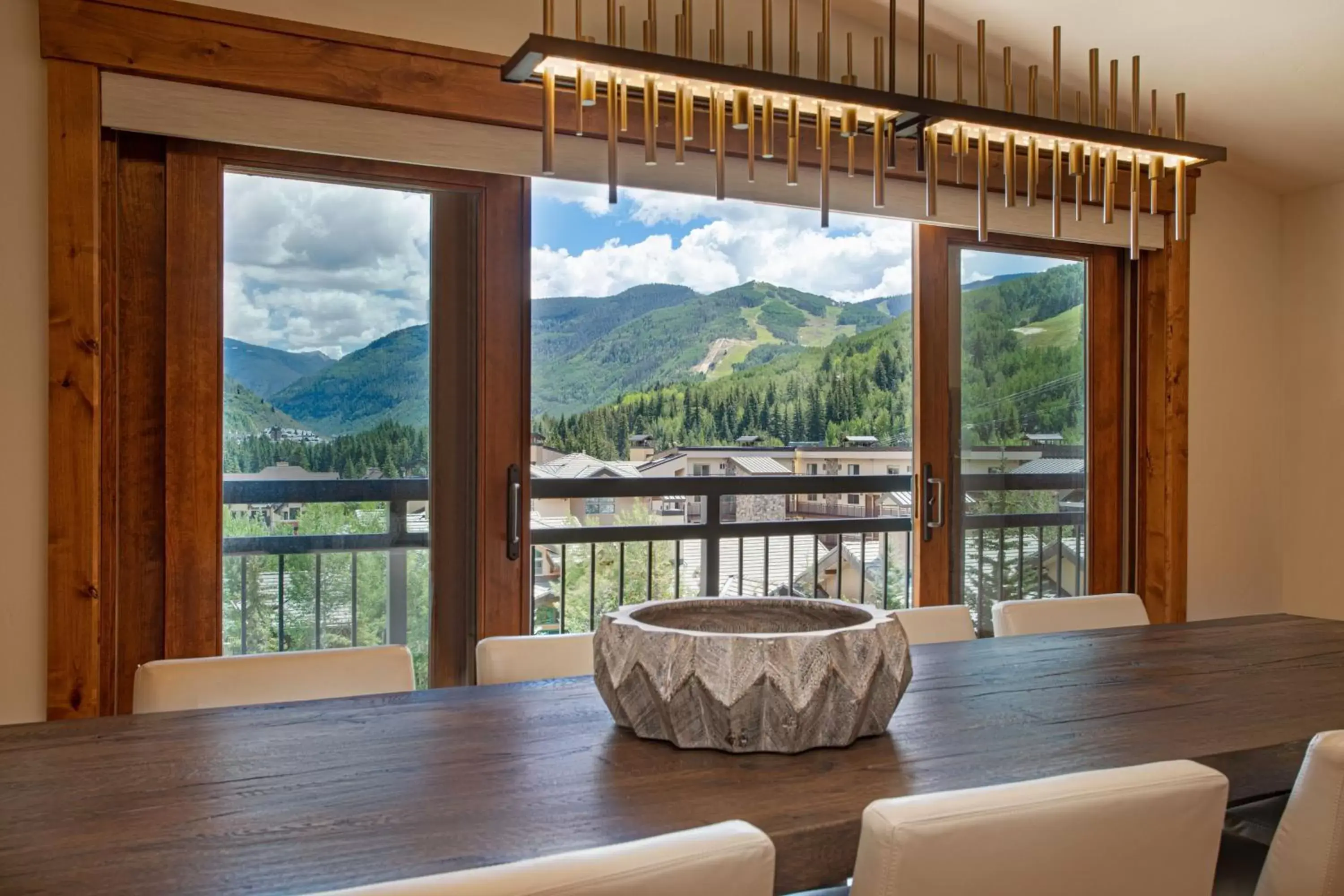 Photo of the whole room, Mountain View in The Hythe, a Luxury Collection Resort, Vail