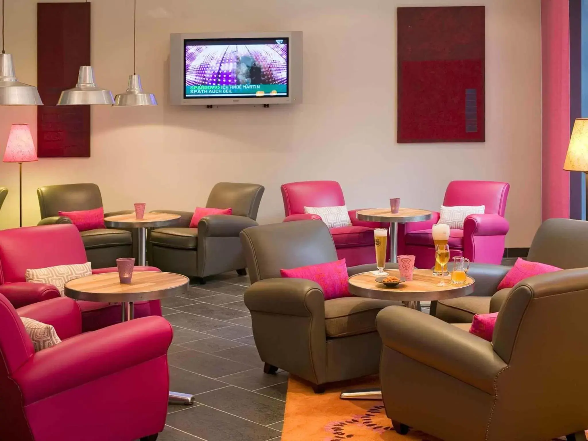 Lounge or bar, Restaurant/Places to Eat in Novotel Suites München Parkstadt Schwabing