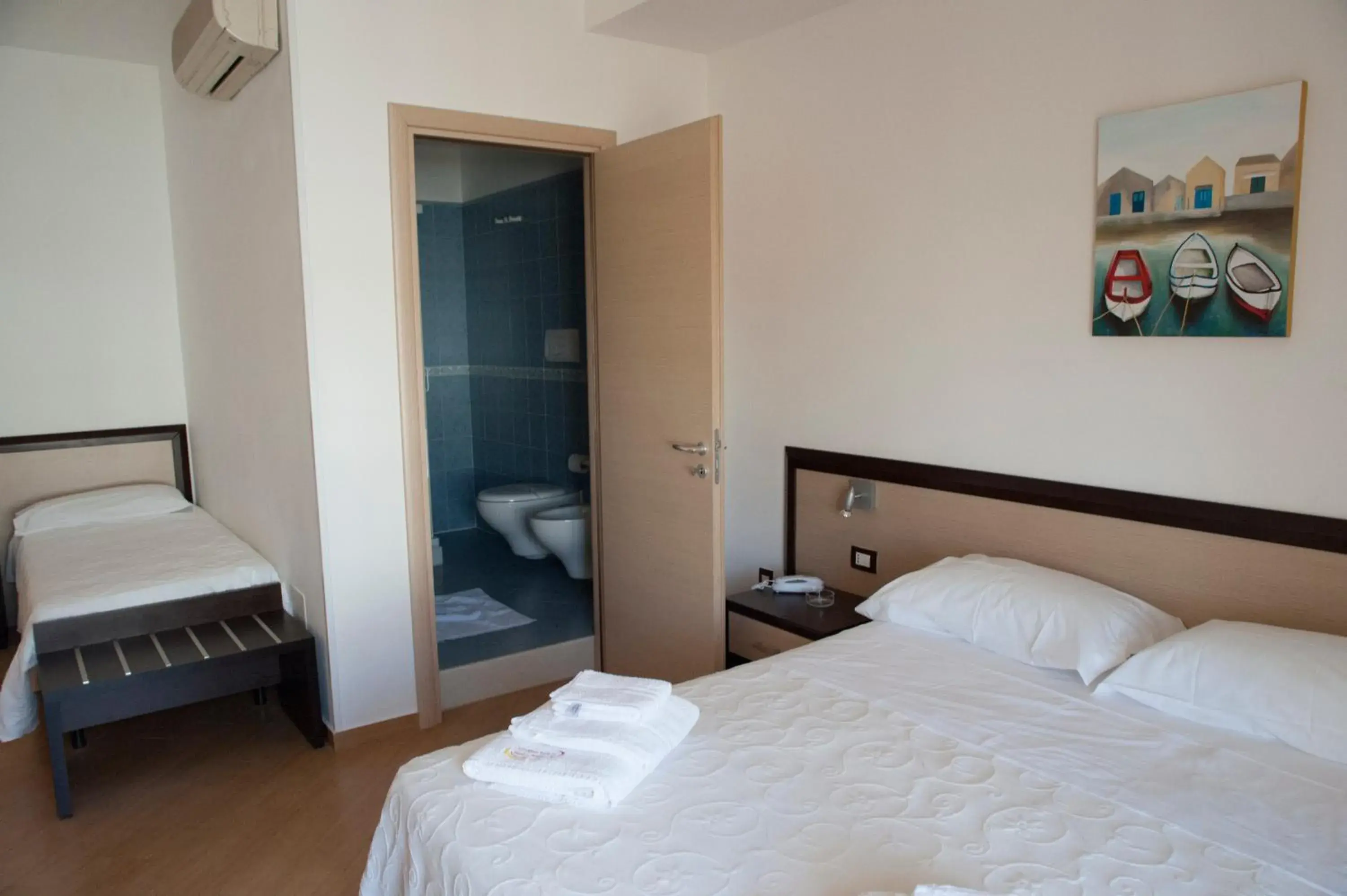 Photo of the whole room, Bed in Albergo Perseo