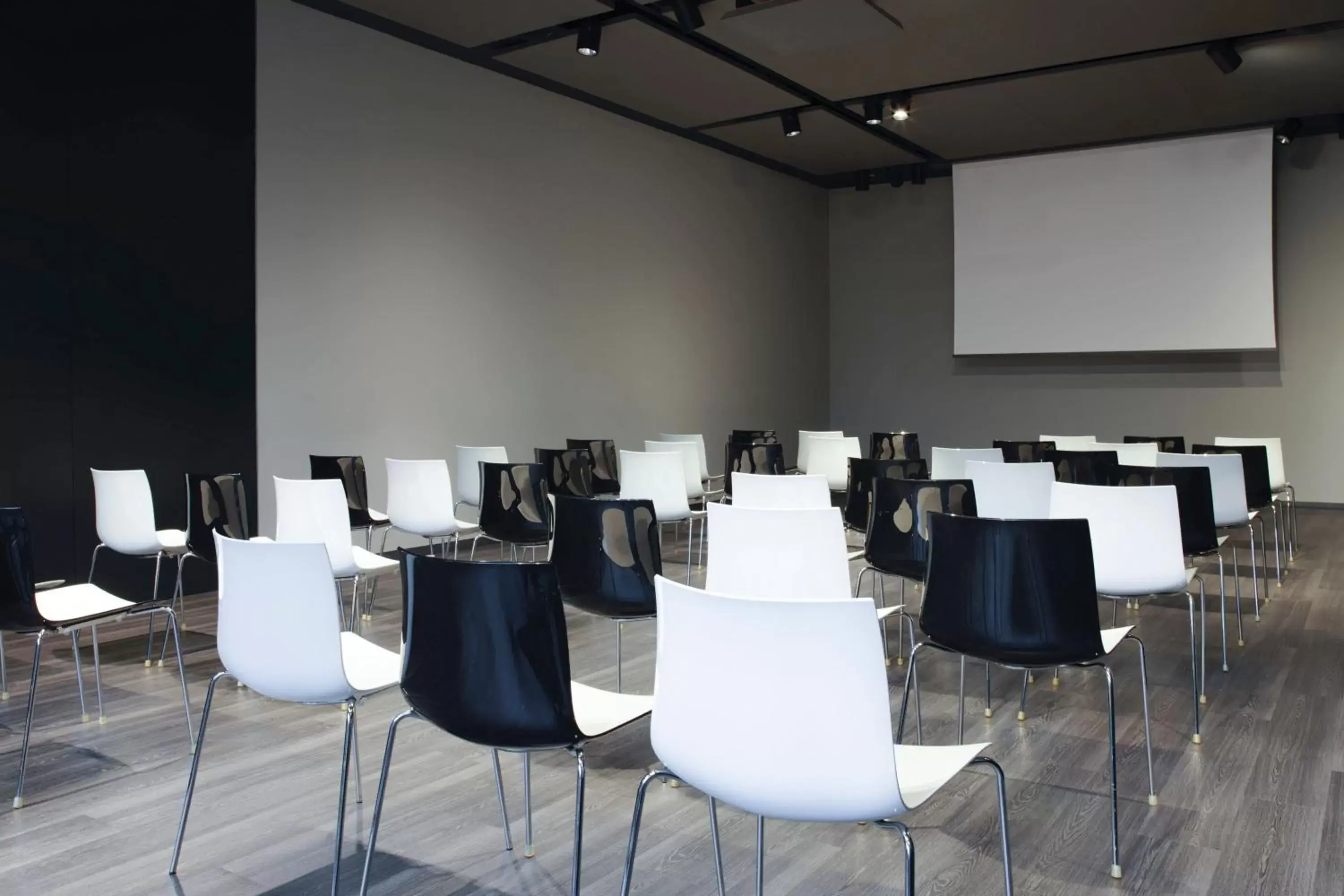Meeting/conference room in Renaissance Barcelona Fira Hotel