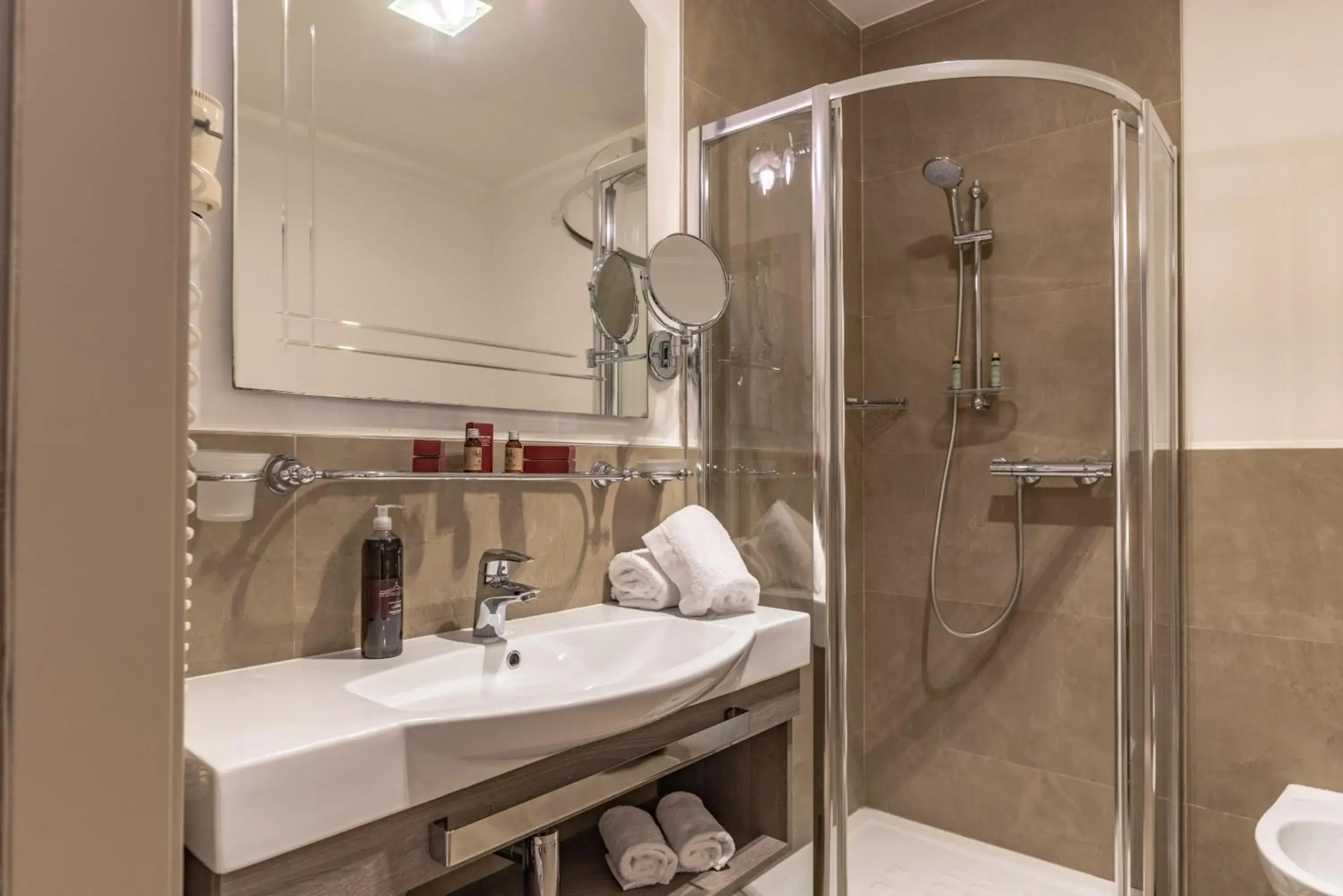 Bathroom in Hotel Villa Madruzzo