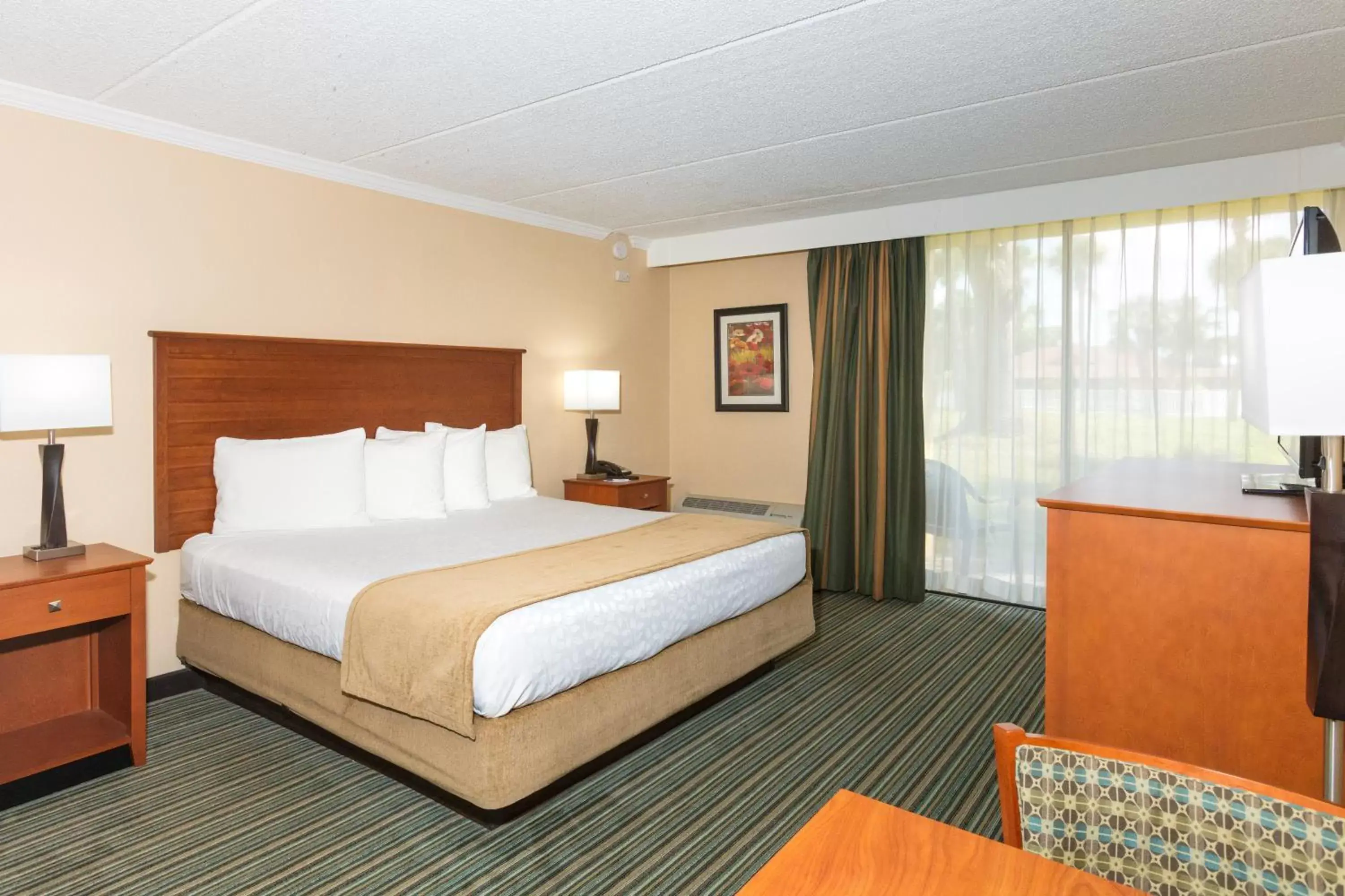 Bed in Best Western International Speedway Hotel