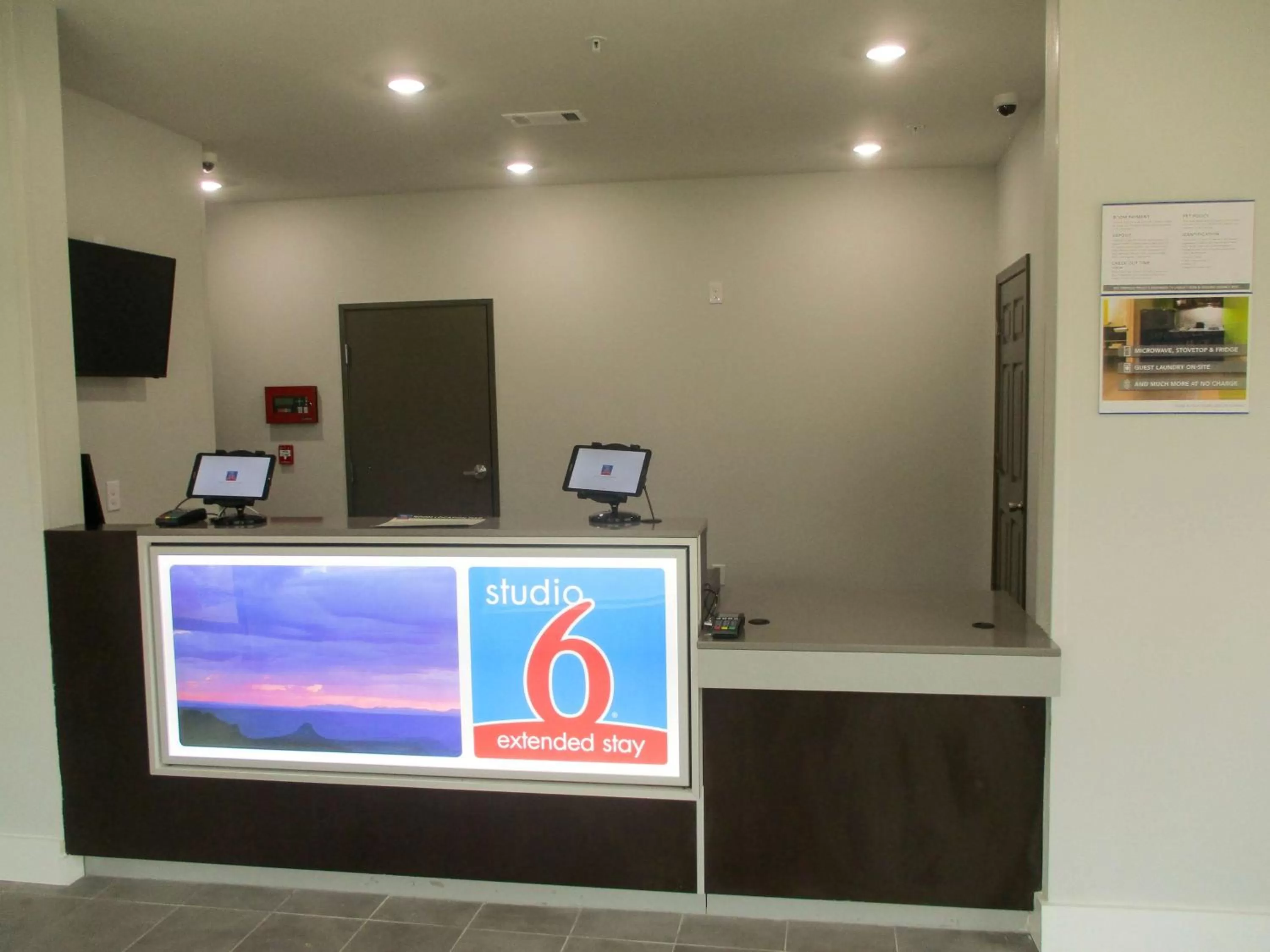 Lobby or reception in Studio 6-Port Allen, LA - Baton Rouge I-10