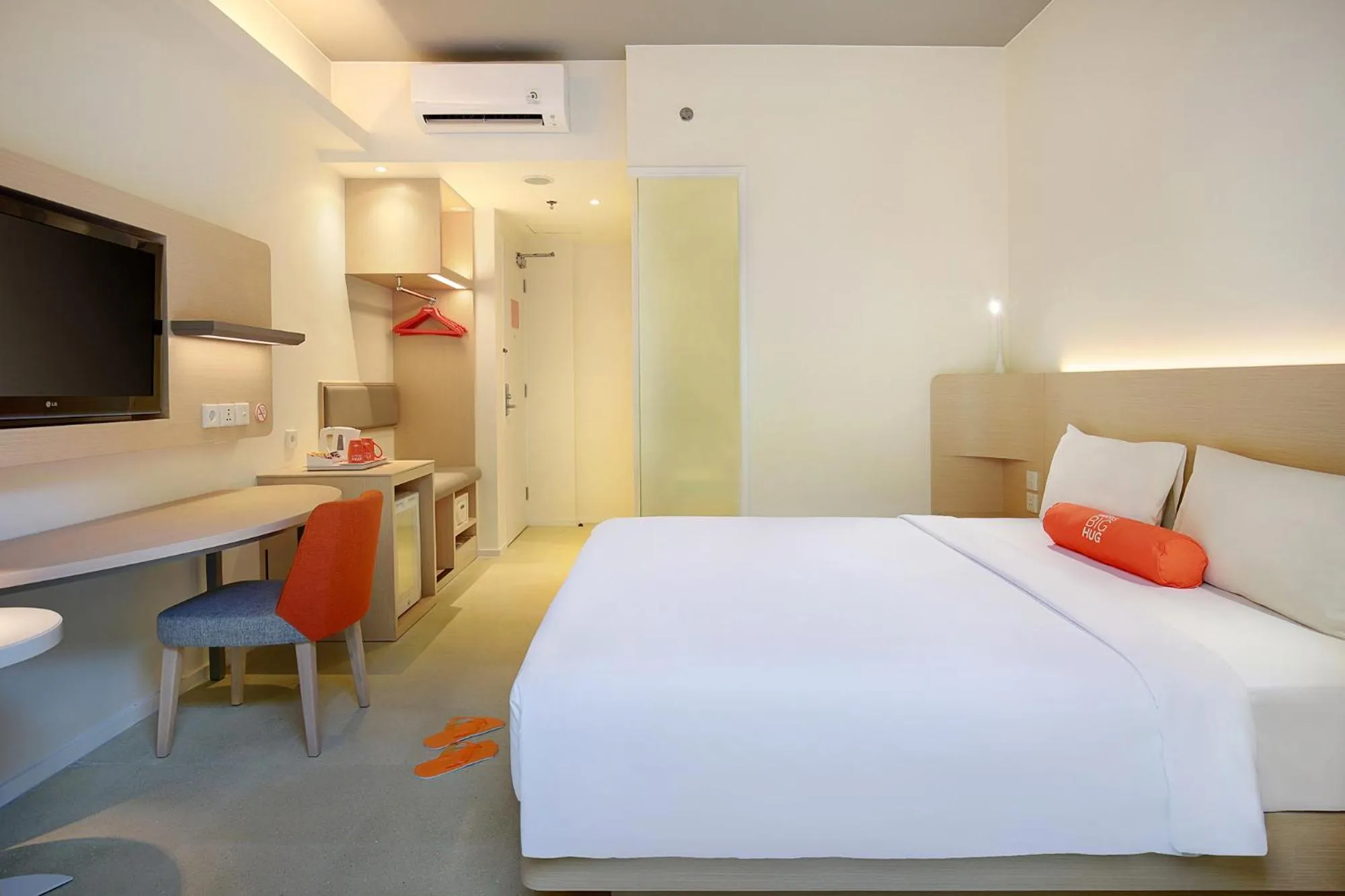 Bedroom, Bed in HARRIS Hotel Kuta Tuban Bali