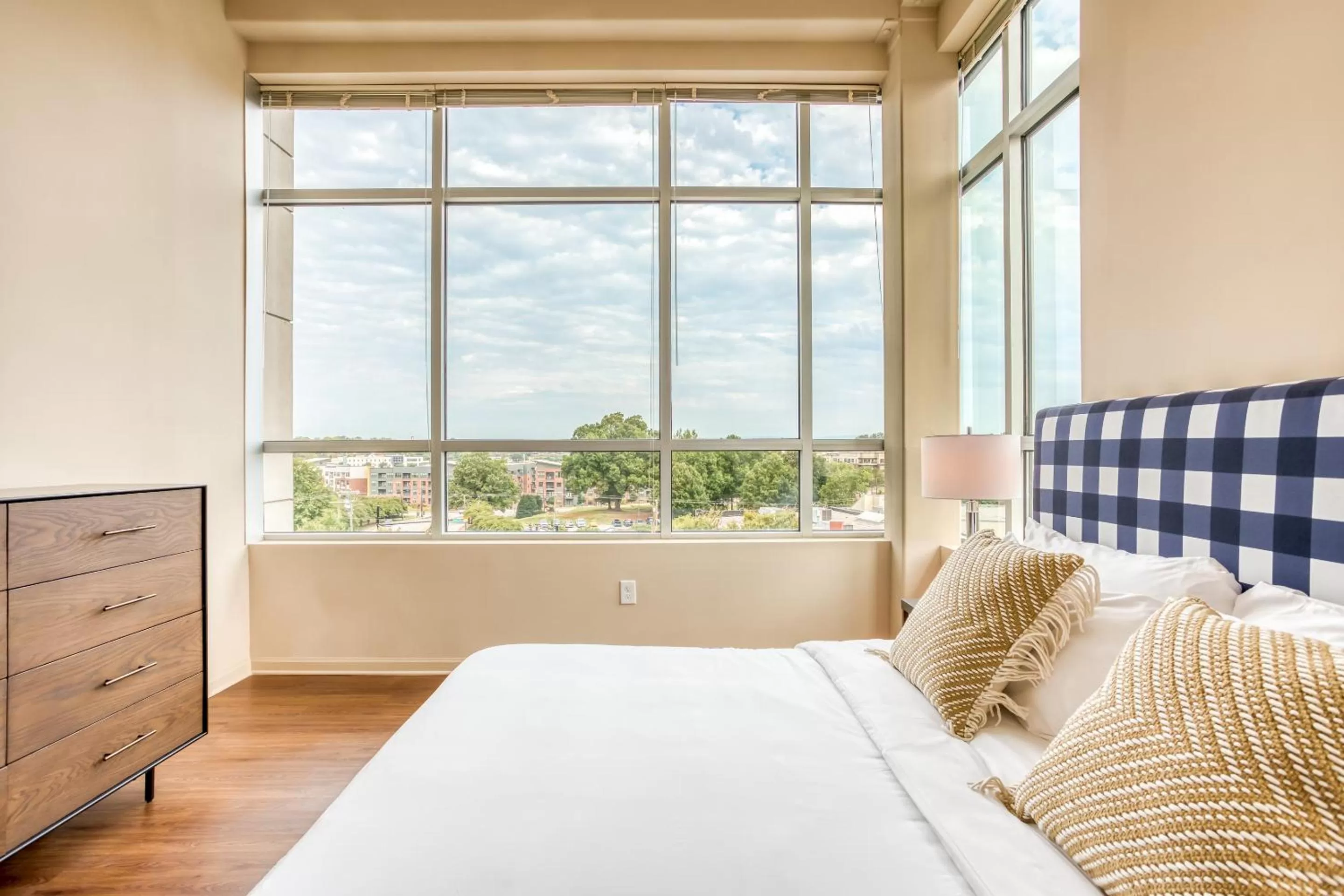 Bed in Mint House Greenville - Downtown