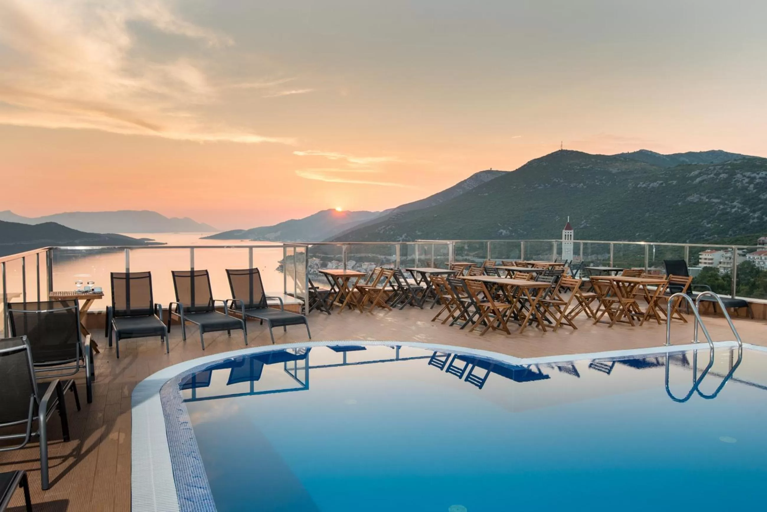 Swimming pool in Hotel Jadran Neum