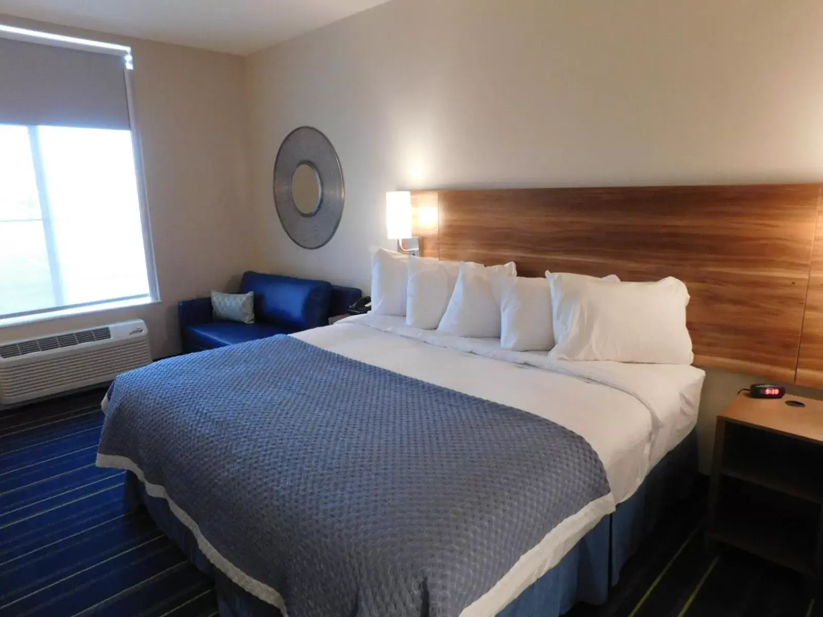 Bed in Days Inn & Suites by Wyndham Kearney