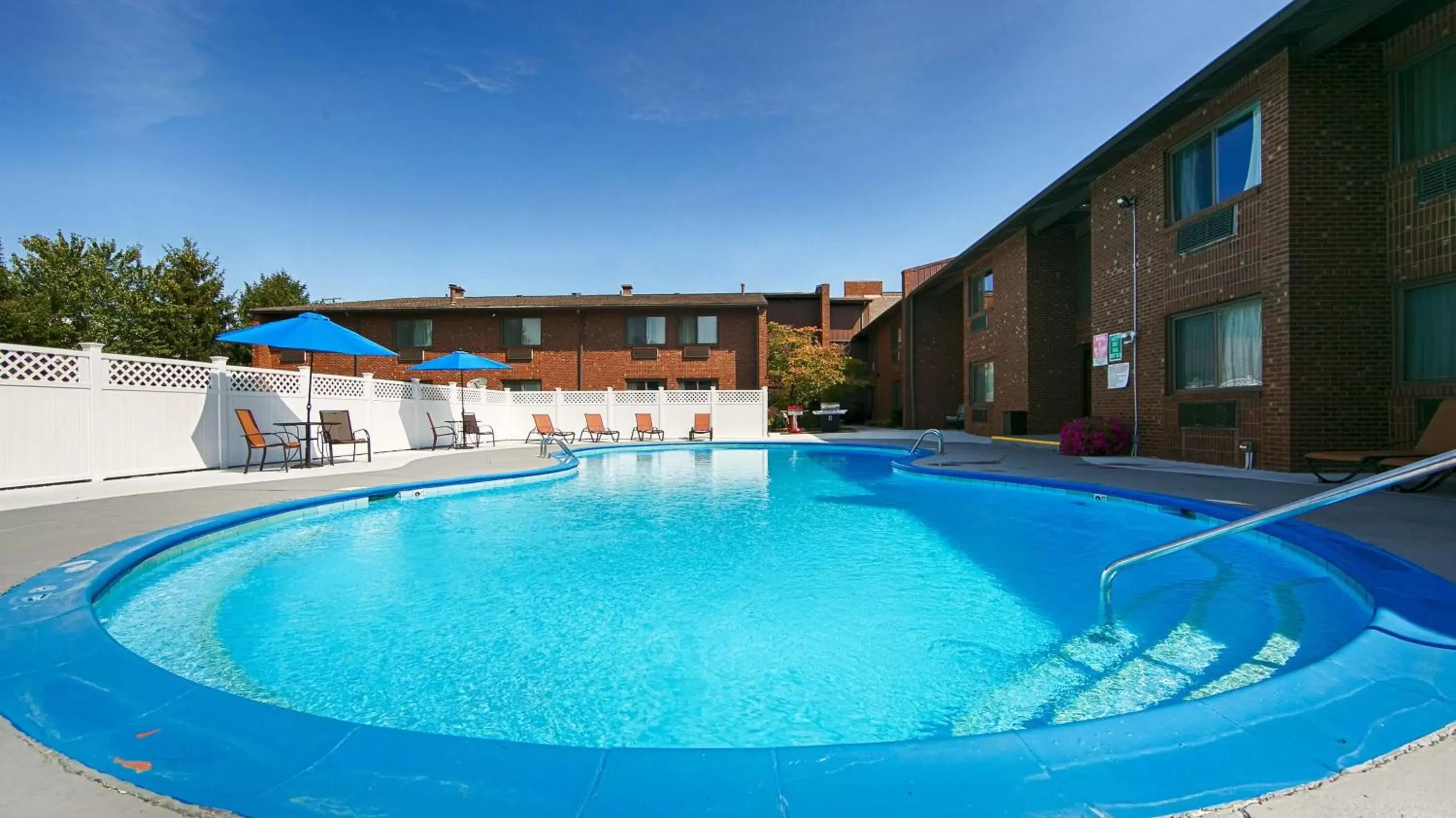 On site, Swimming Pool in Best Western Shelbyville Lodge