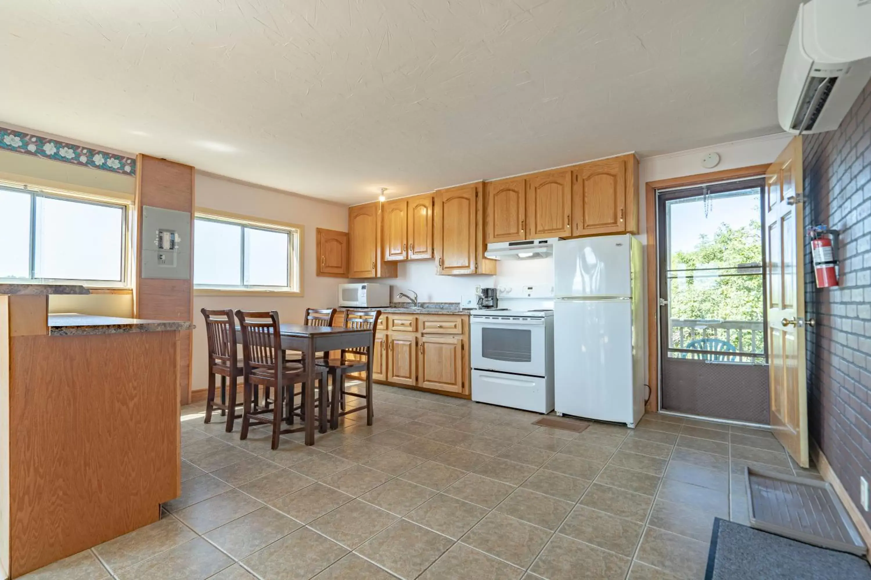 kitchen, Kitchen/Kitchenette in Novastar Motel On The Lake