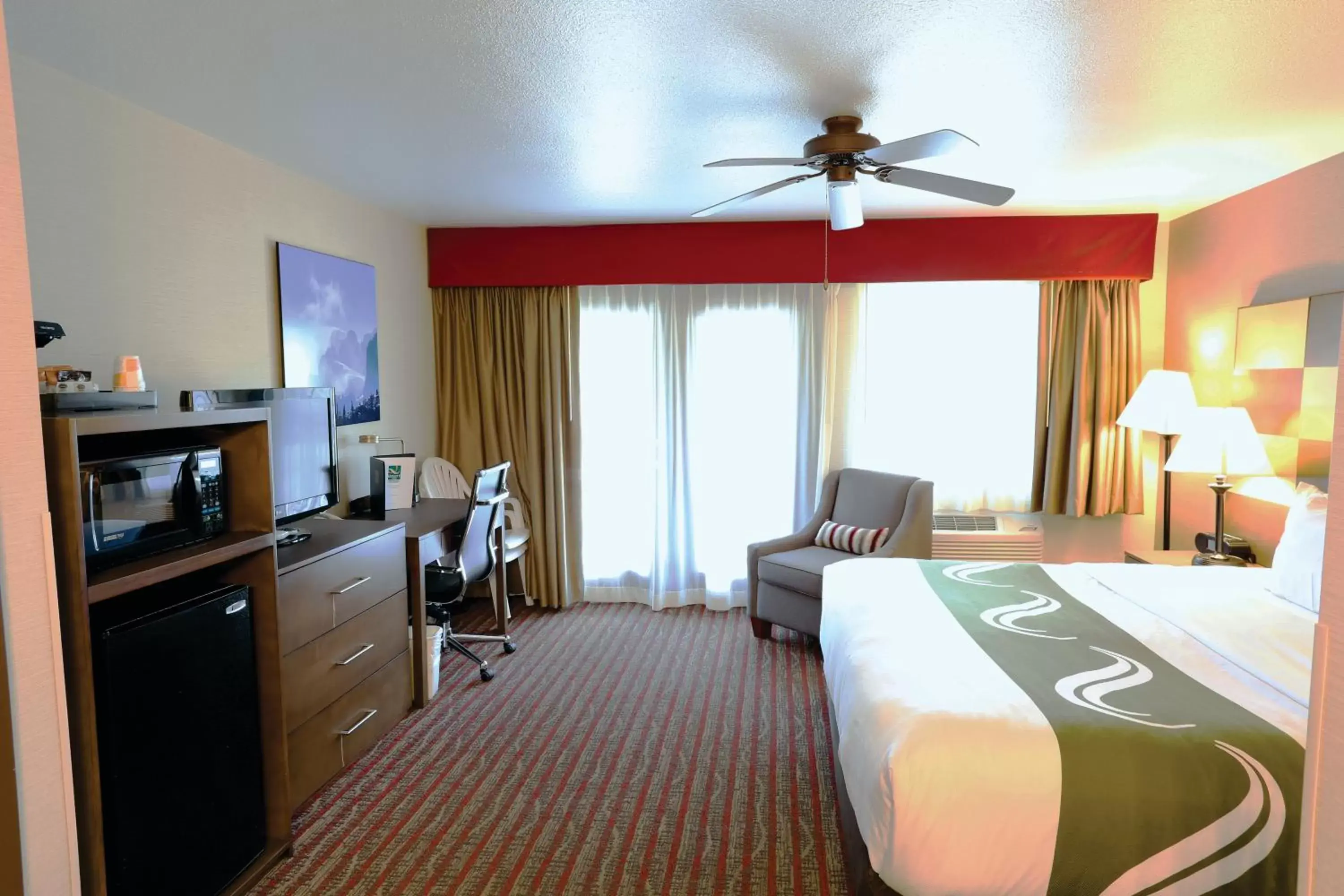 Photo of the whole room, Bed in Quality Inn near Rocky Mountain National Park