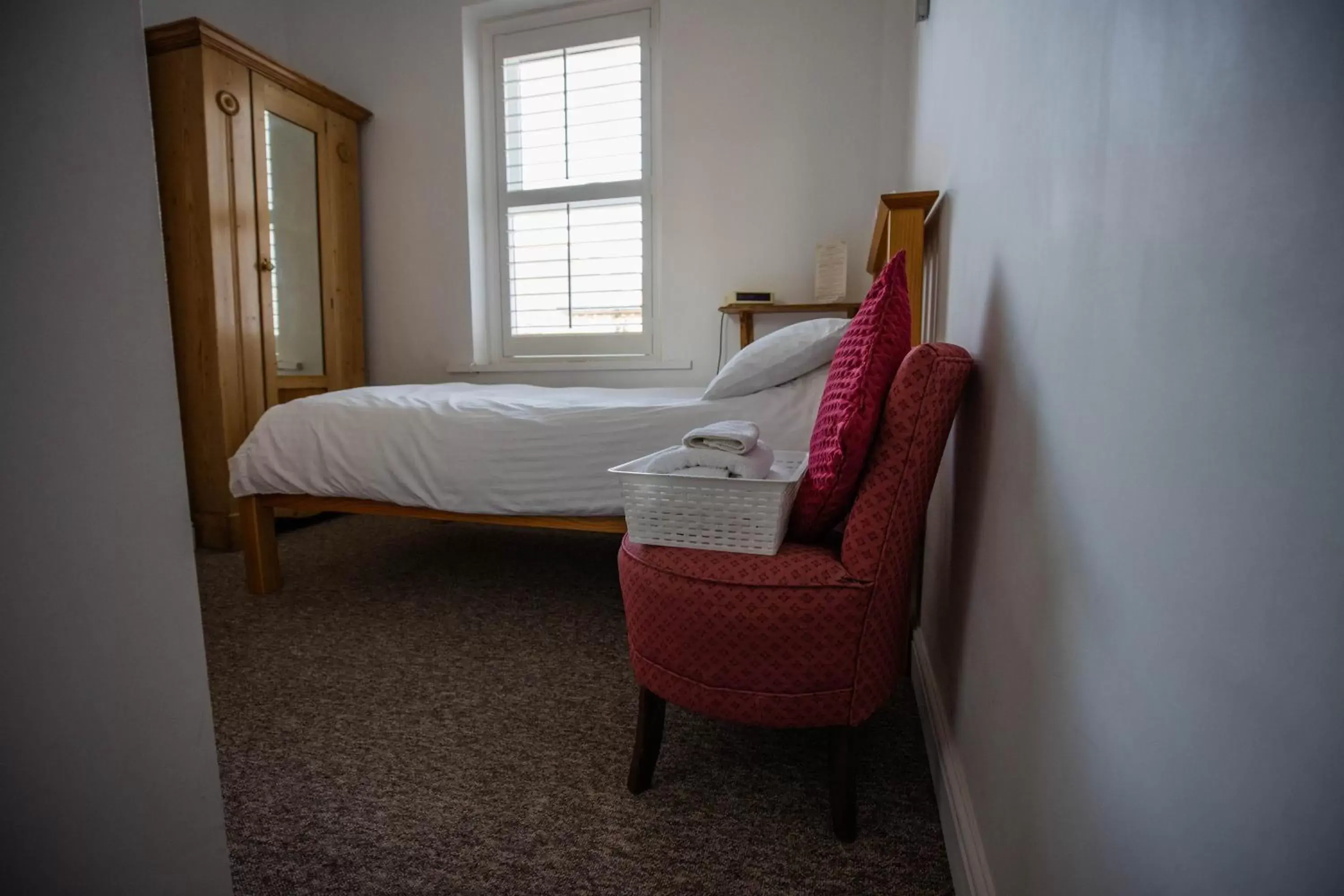 Photo of the whole room, Bed in Claremont Guesthouse