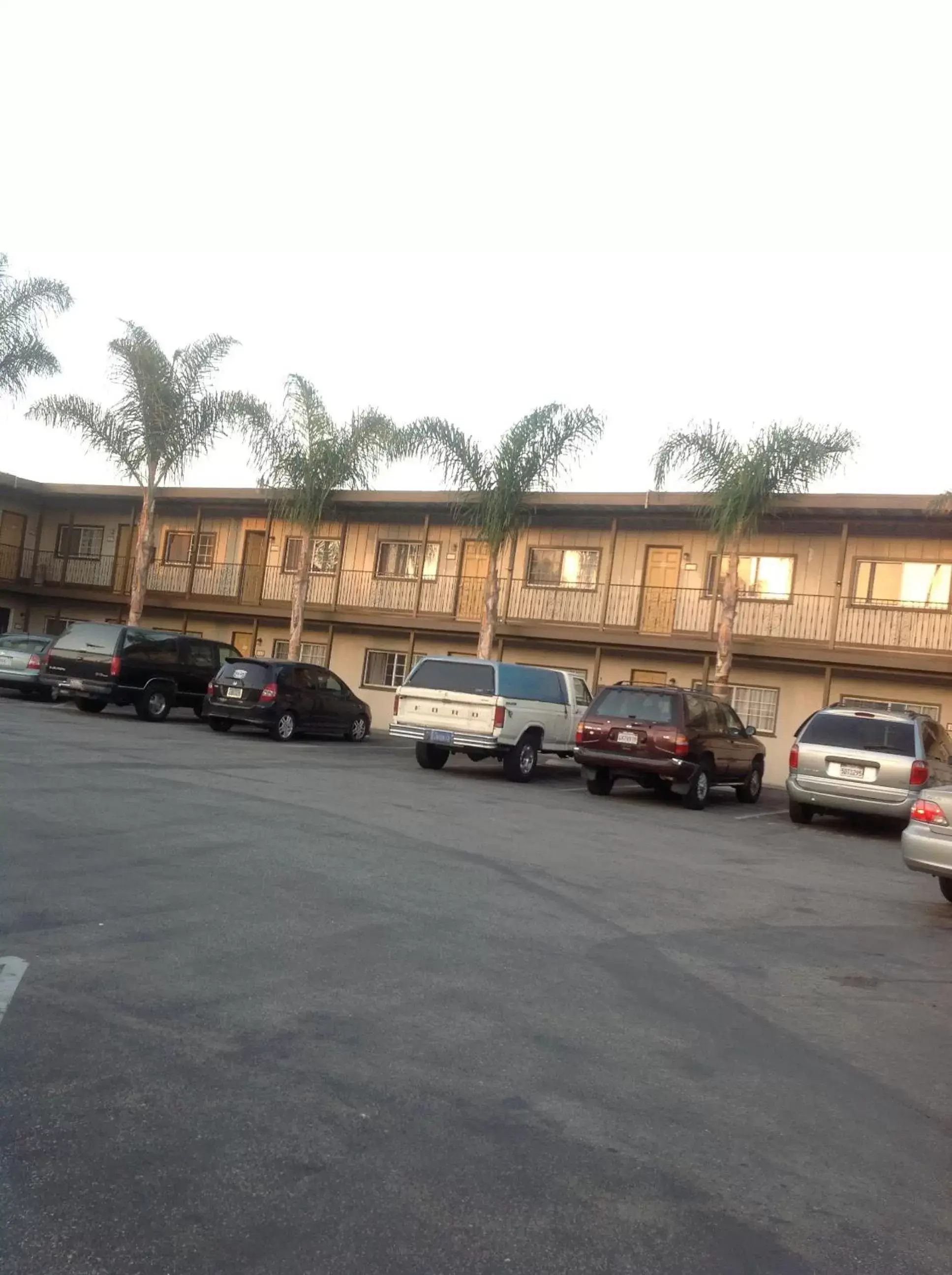 Facade/entrance, Property Building in Bayshore Inn Ventura