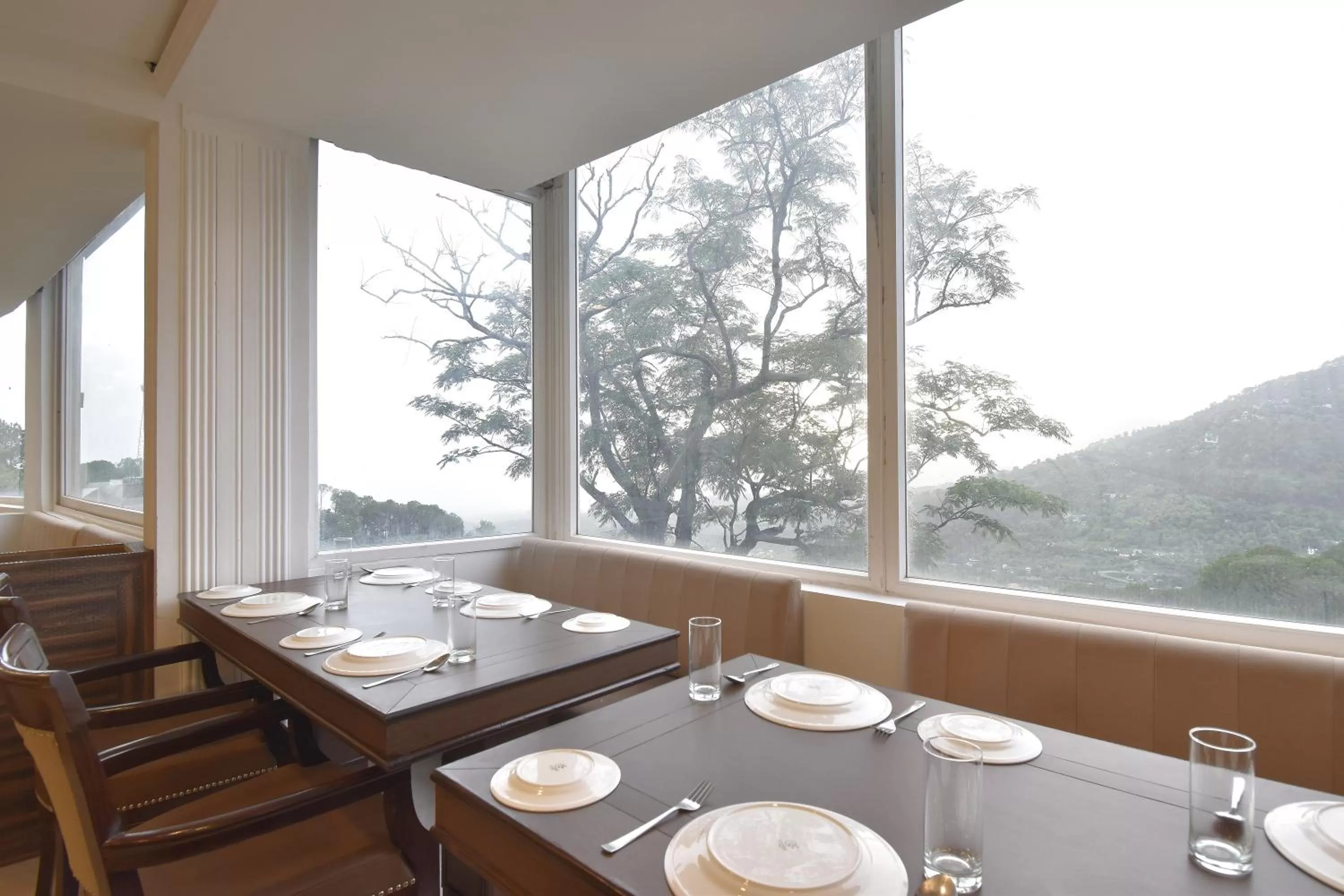 Dining area, Restaurant/Places to Eat in The Royal Castle AC Centralized