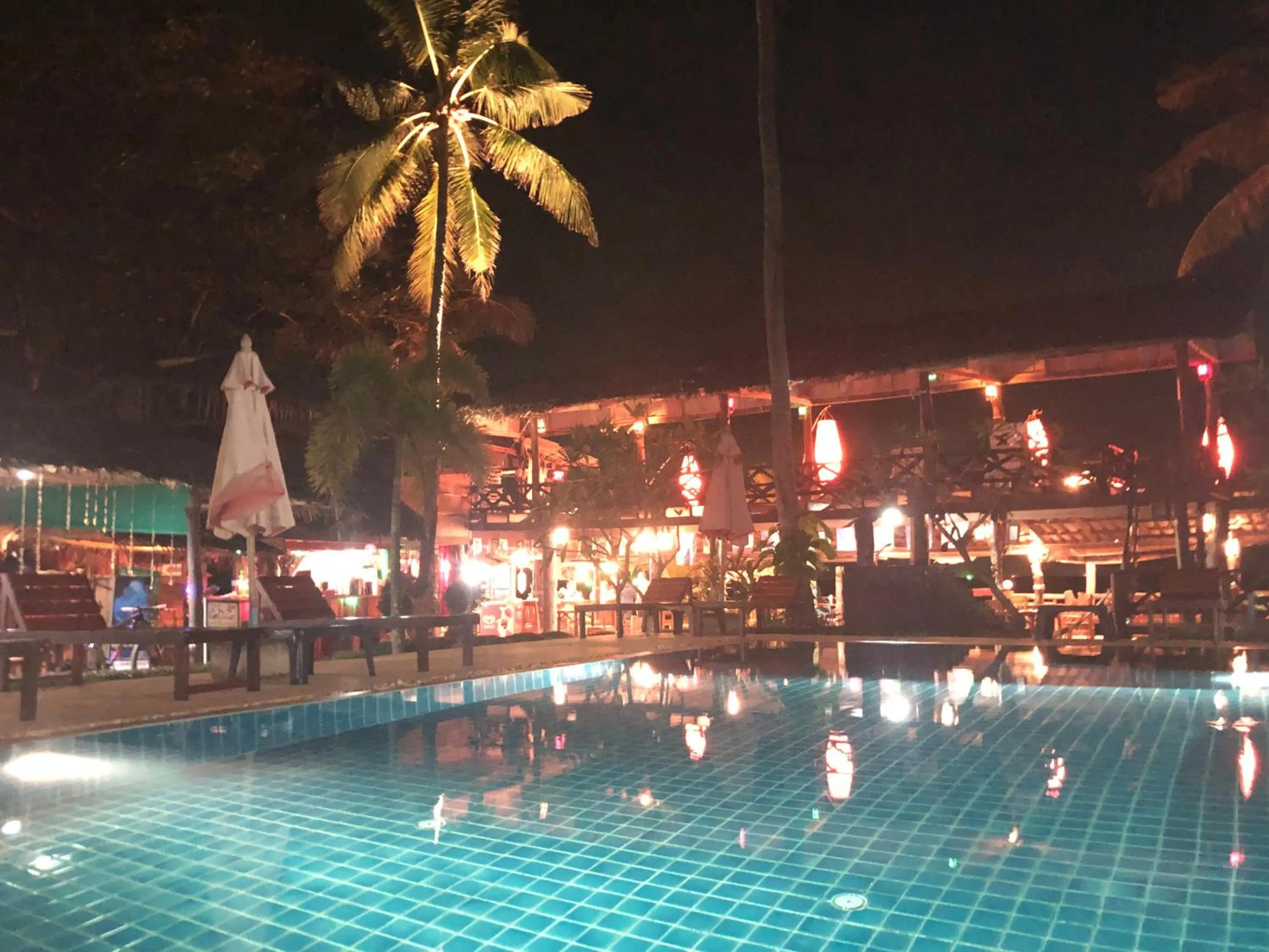 Restaurant/places to eat in Moonwalk Lanta Resort