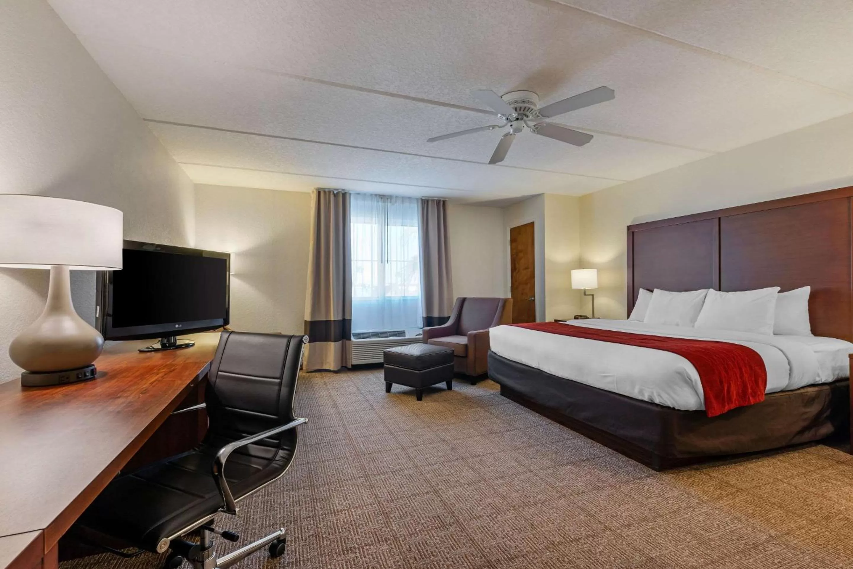 Photo of the whole room, Bed in Comfort Inn Kissimmee-Lake Buena Vista South
