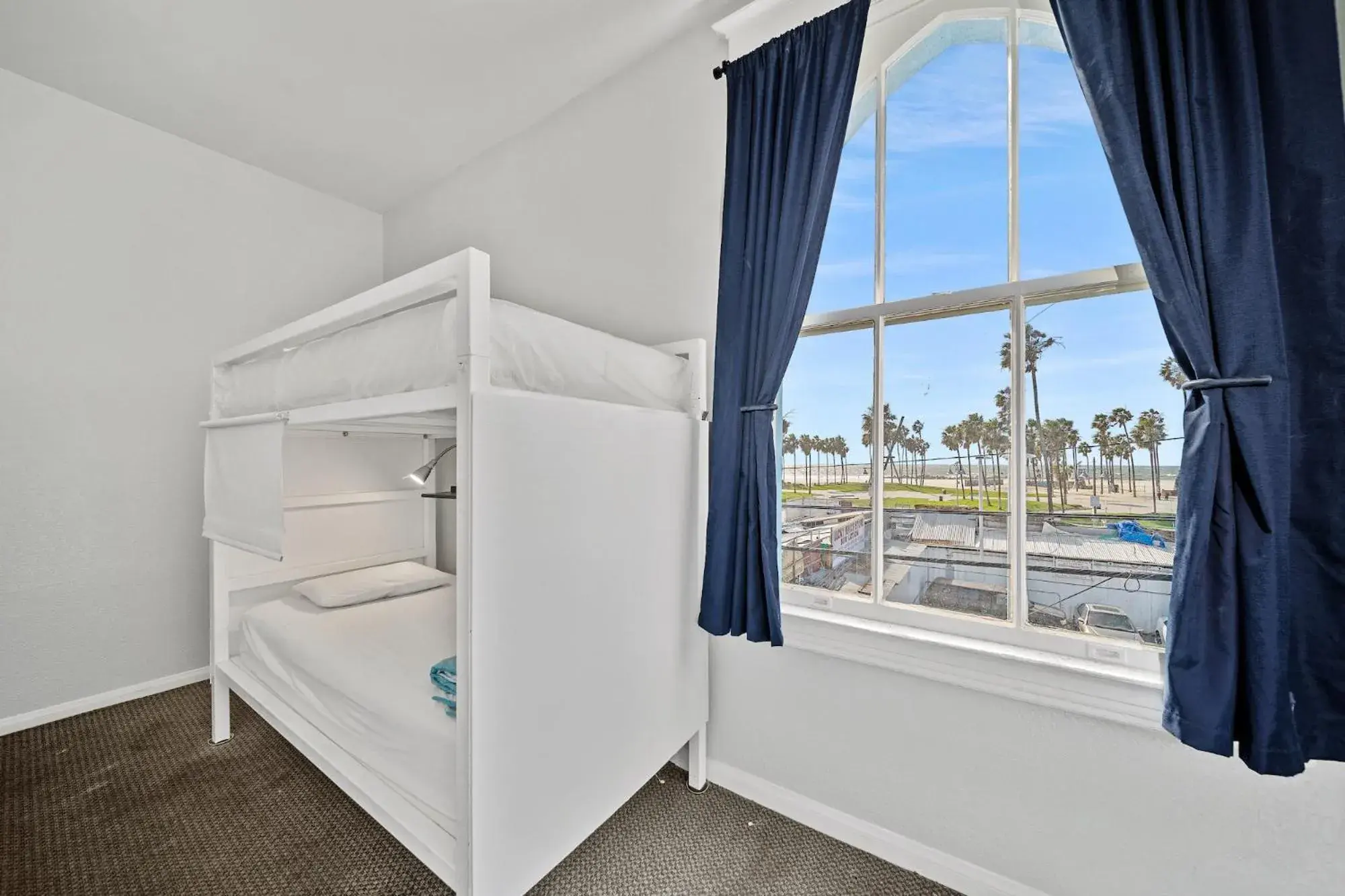 Bedroom in Samesun Venice Beach