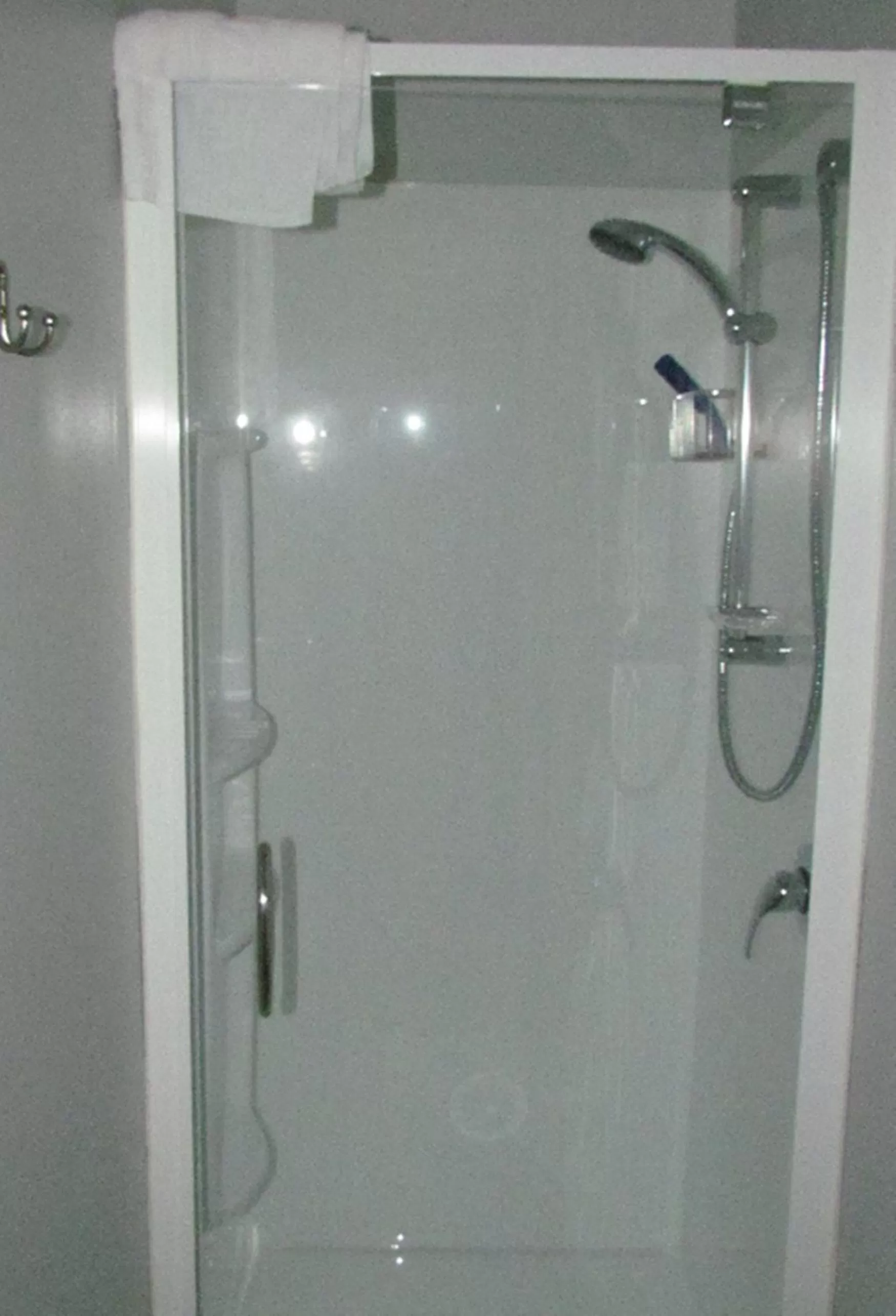 Shower in Birchwood Cottages