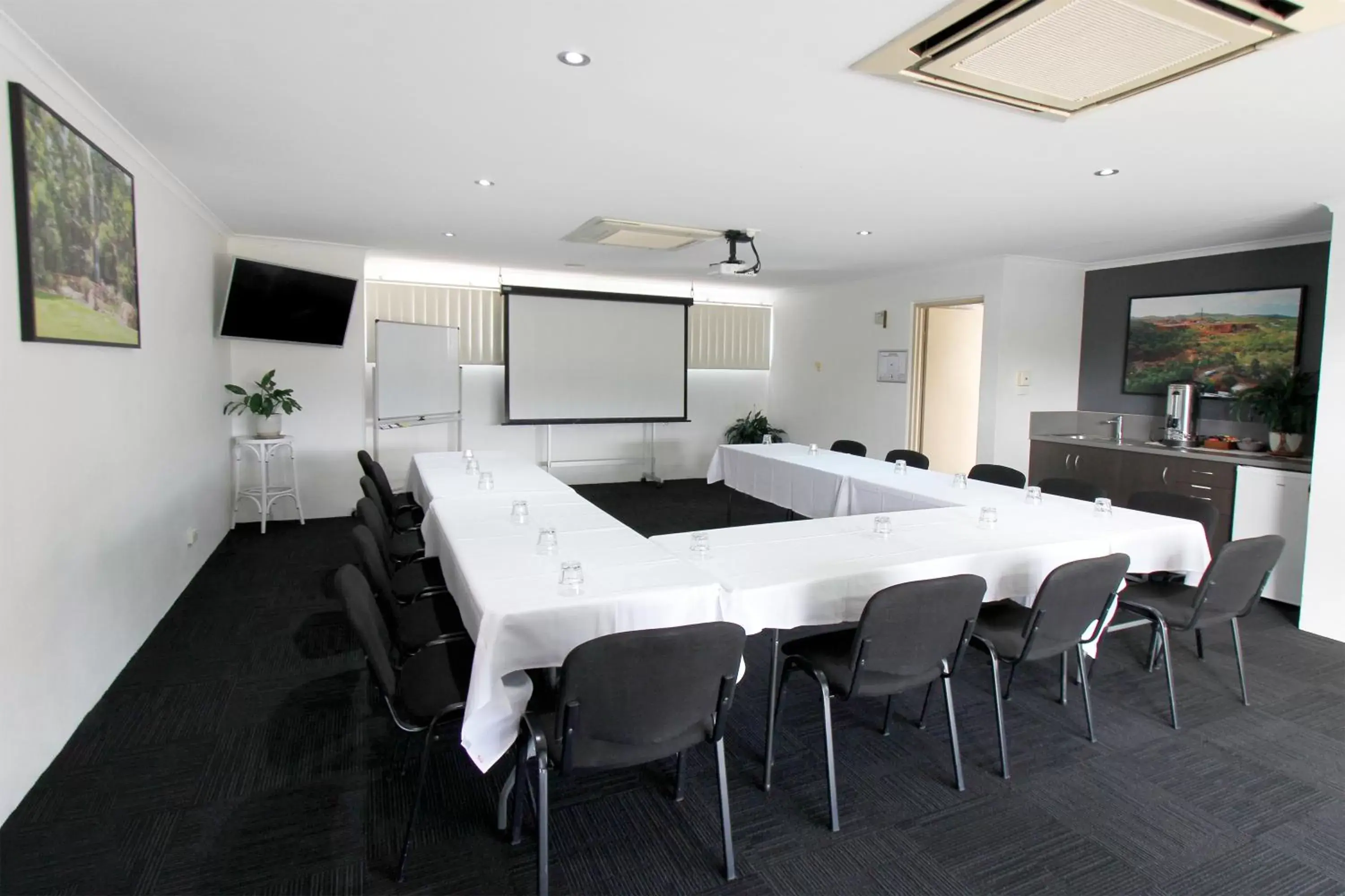 Meeting/conference room in The Stirling Motel