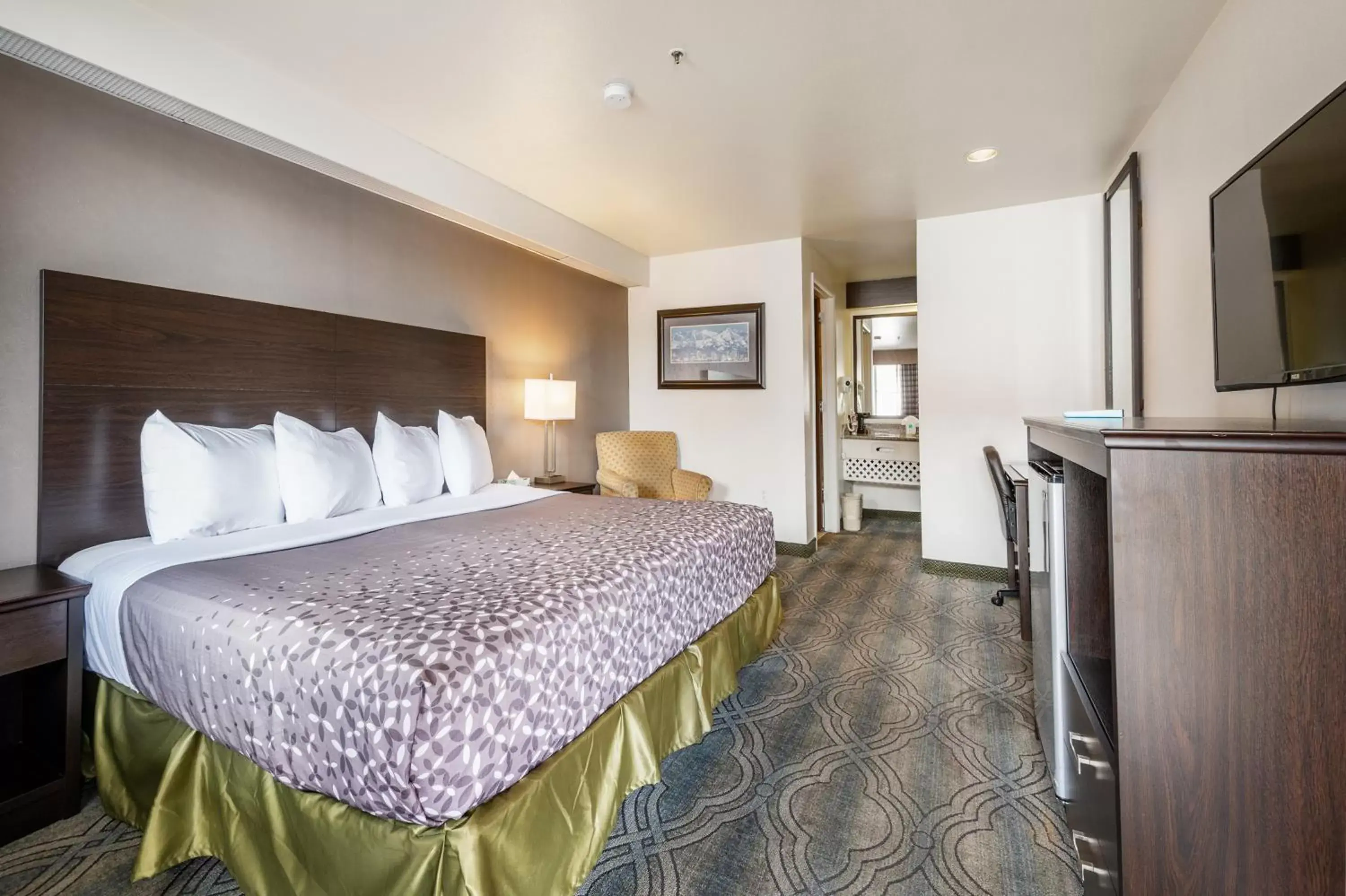 Bedroom, Bed in City Creek Inn & Suites