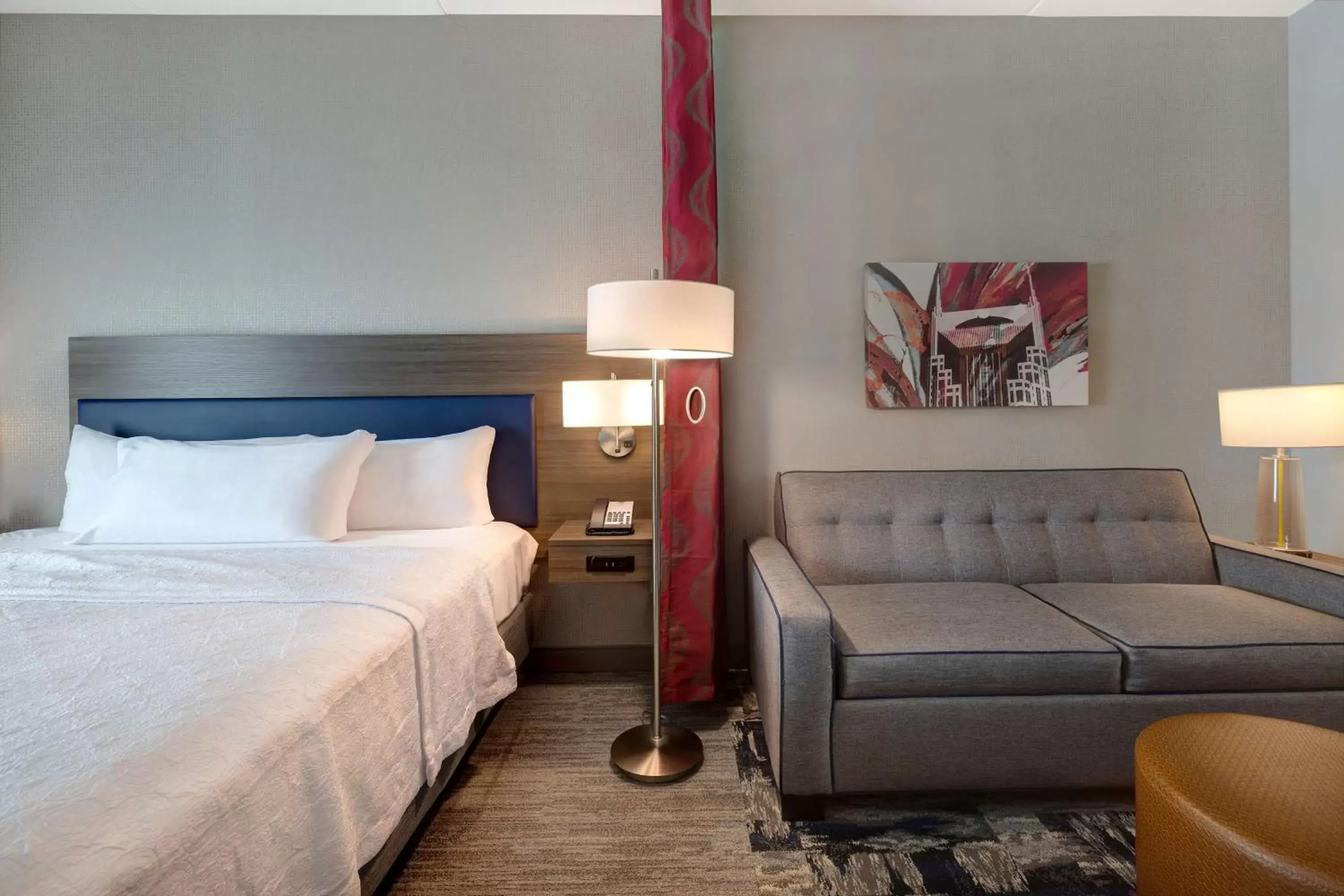 Bed in Home2 Suites By Hilton Nashville Downtown-Metrocenter