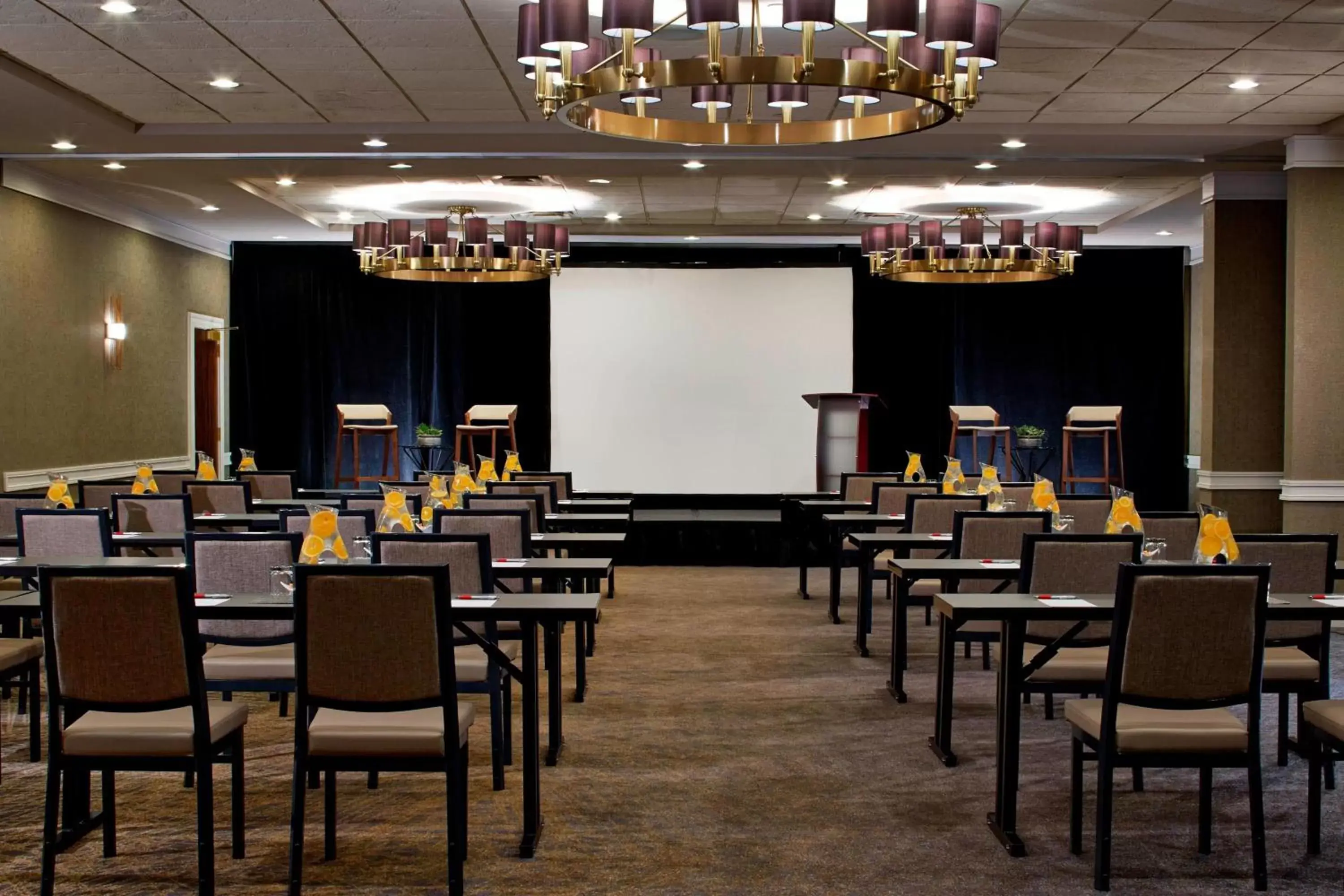 Meeting/conference room in Minneapolis Marriott West