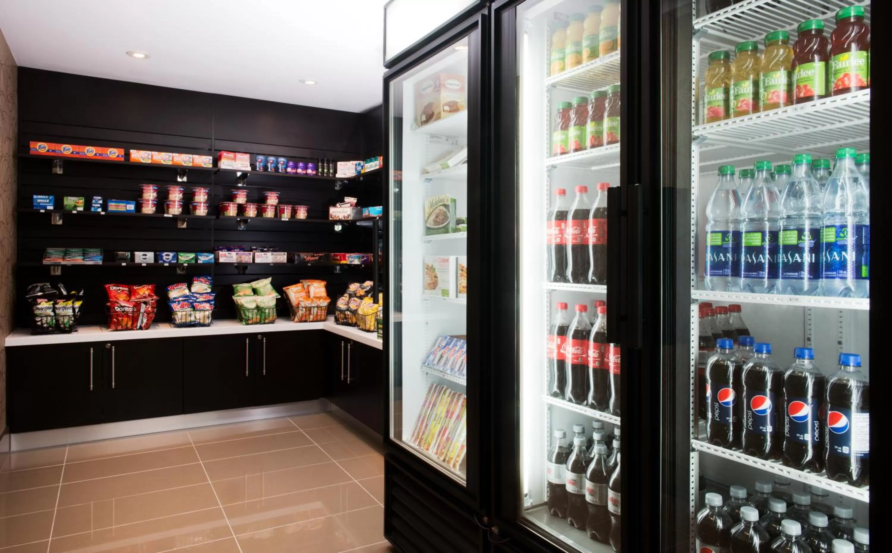 On-site shops in Park Inn by Radisson Toronto-Markham