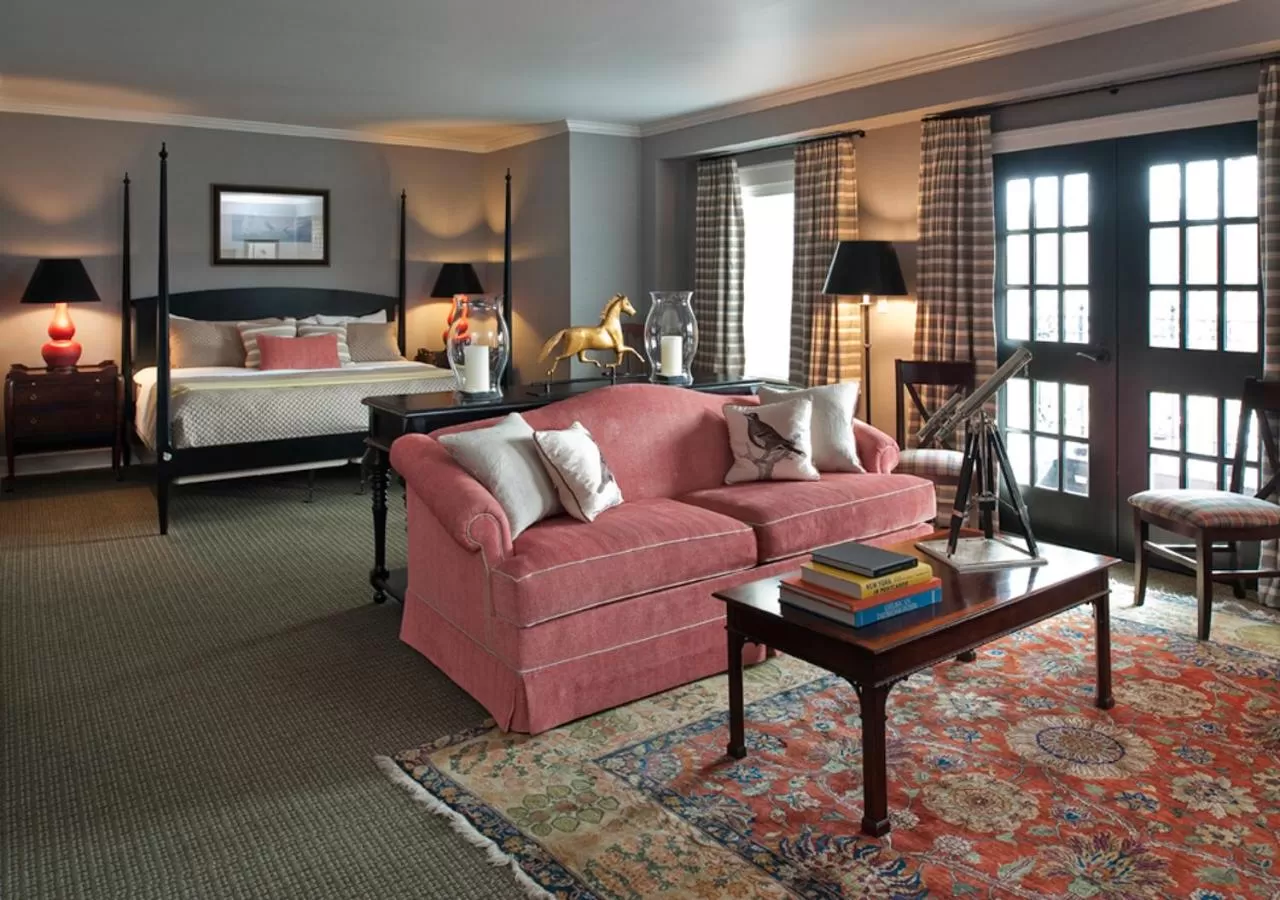 Photo of the whole room, Bed in Colgate Inn