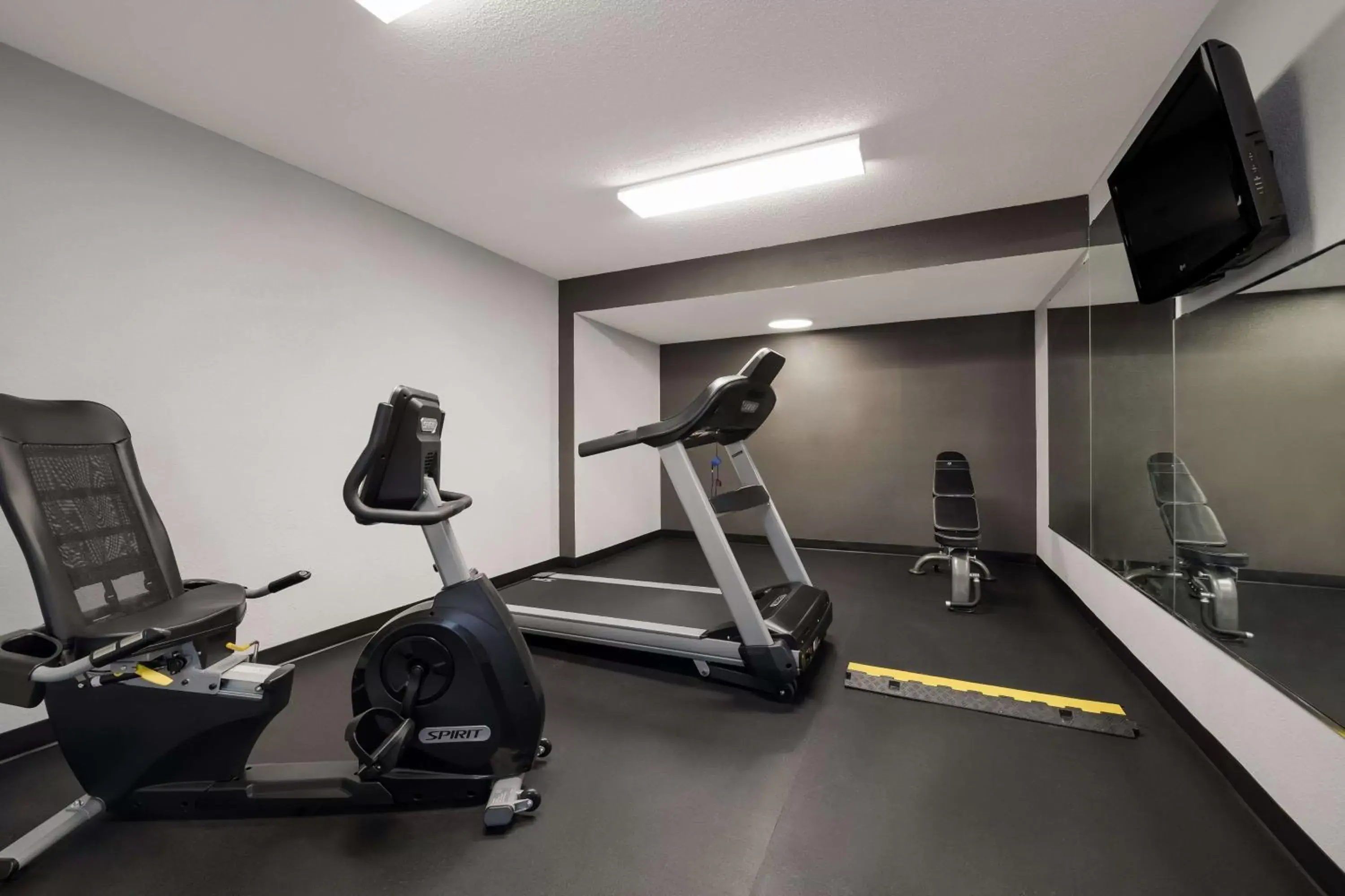 Fitness centre/facilities, Fitness Center/Facilities in SureStay Hotel by Best Western Rockford East
