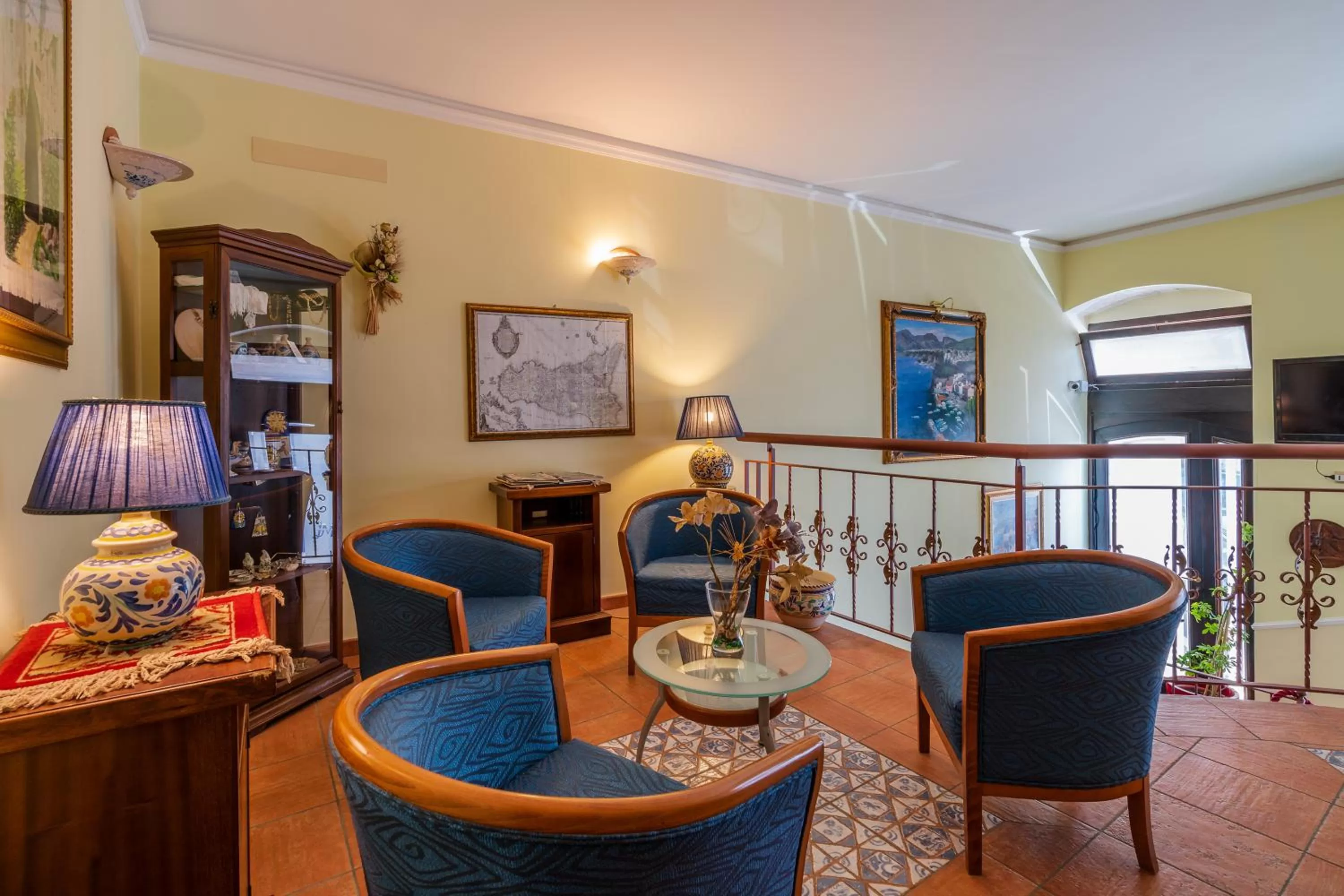 Seating area in Hotel Mediterraneo