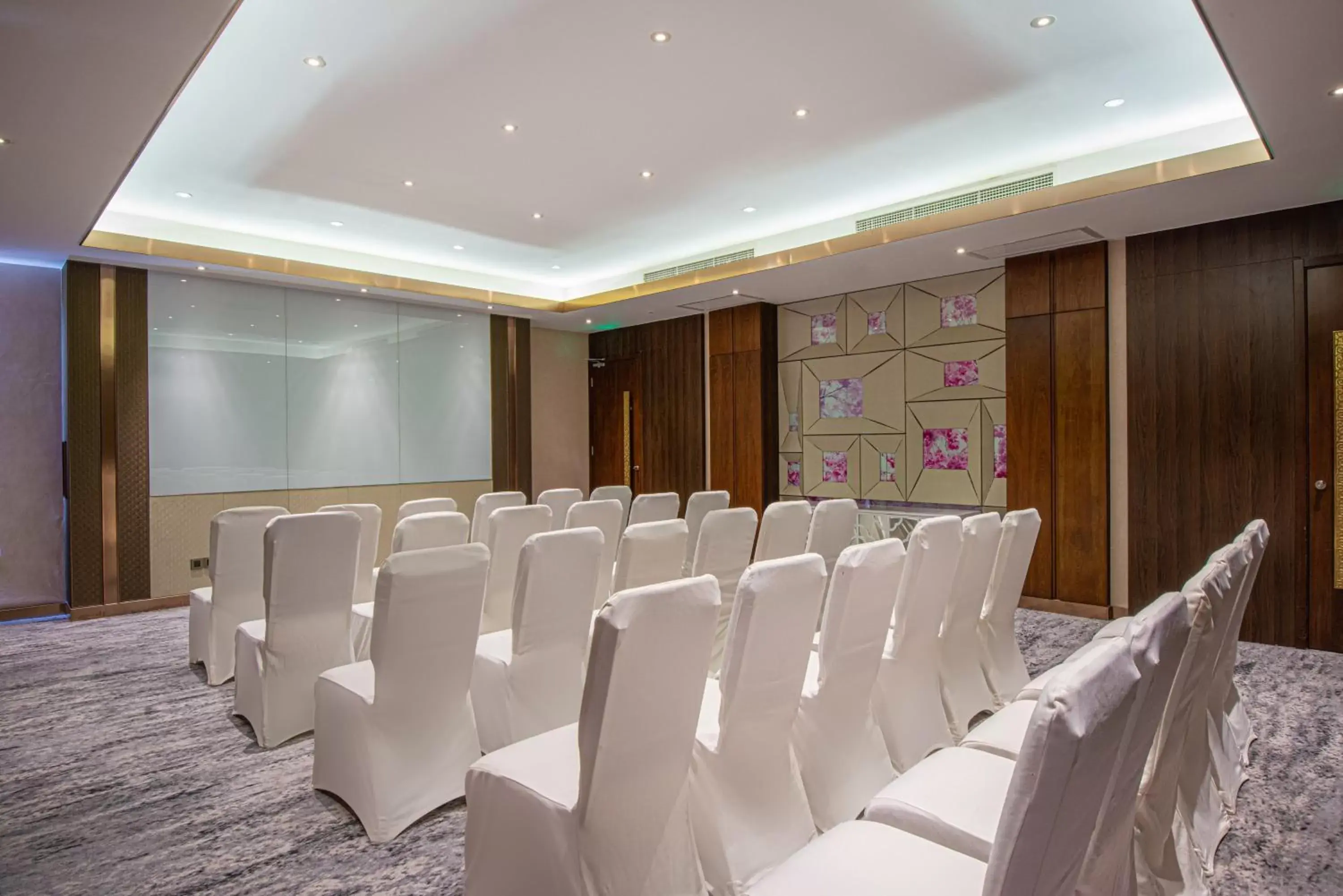 Meeting/conference room in Holiday Inn Kunming City Centre, an IHG Hotel