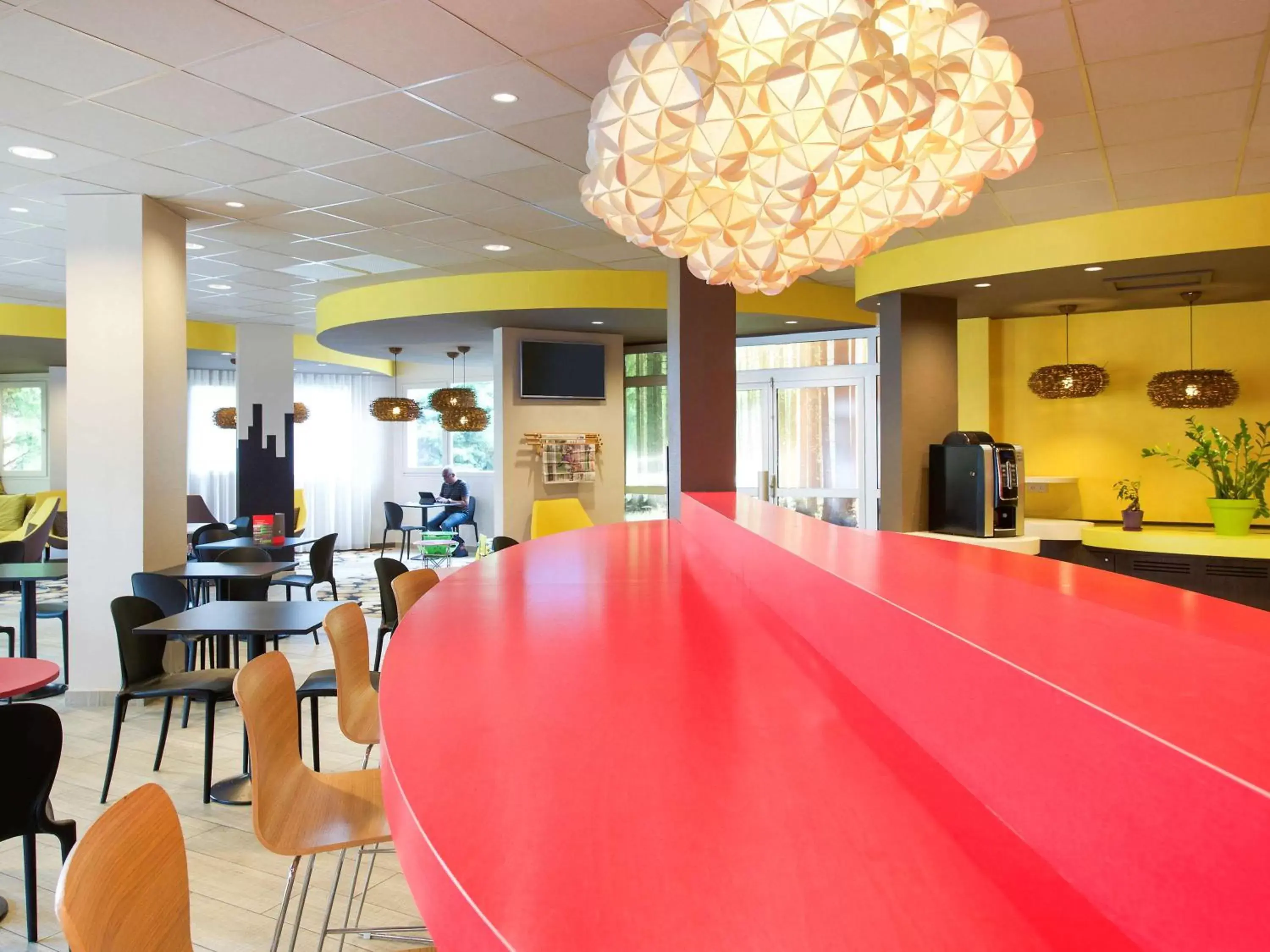 Lounge or bar in ibis styles Dax Centre