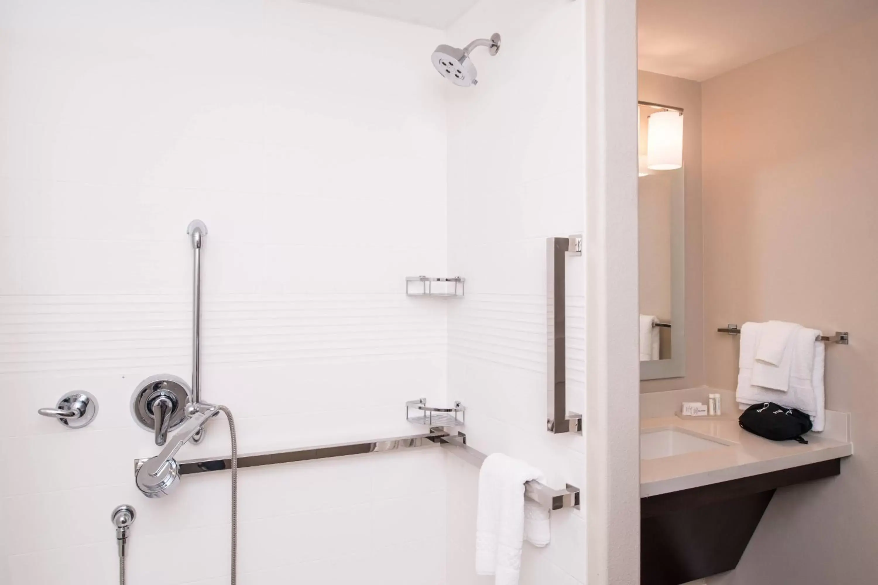 Bathroom in TownePlace Suites by Marriott Merced