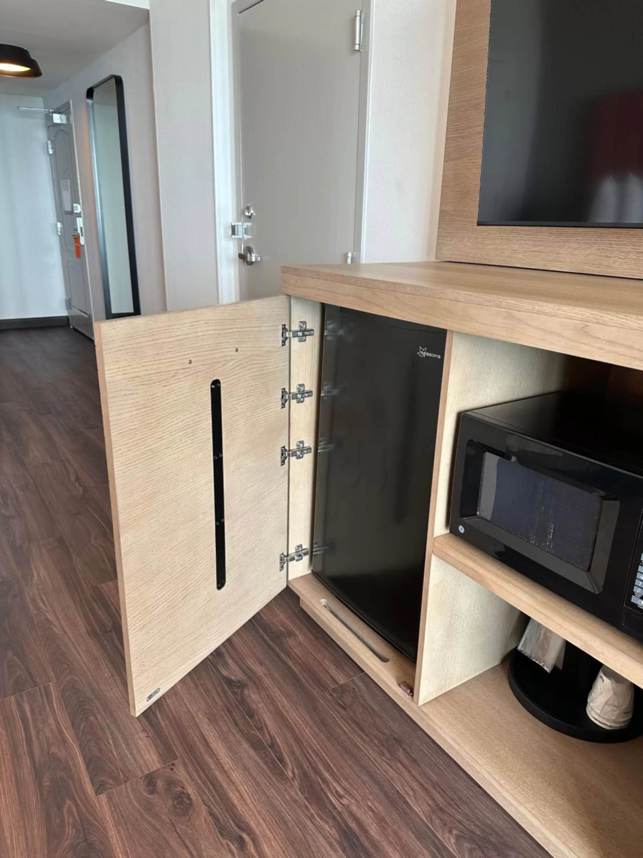 TV and multimedia in Hampton Inn Virginia Beach-Oceanfront South