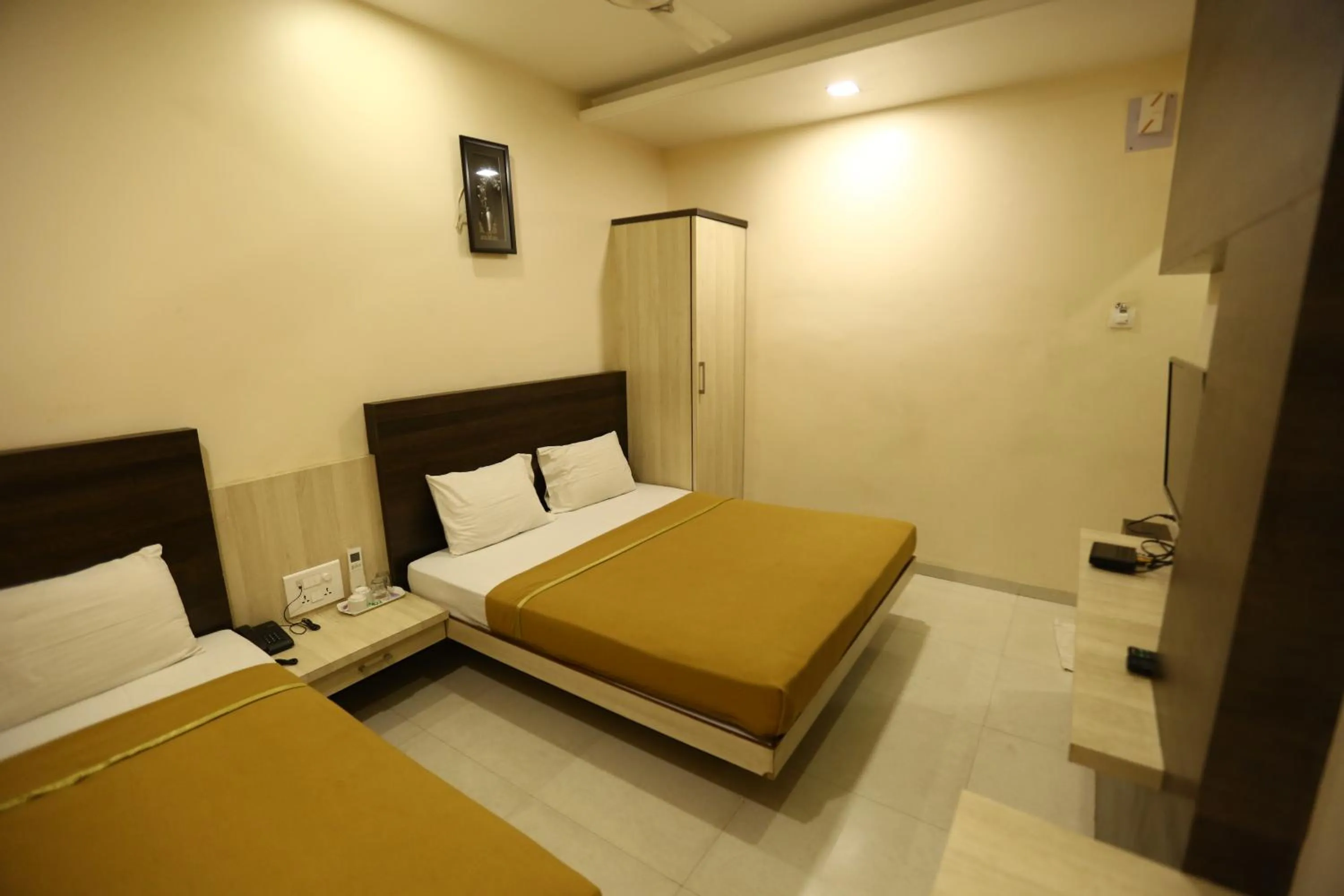 Bedroom, Bed in Hotel Madhuri Executive